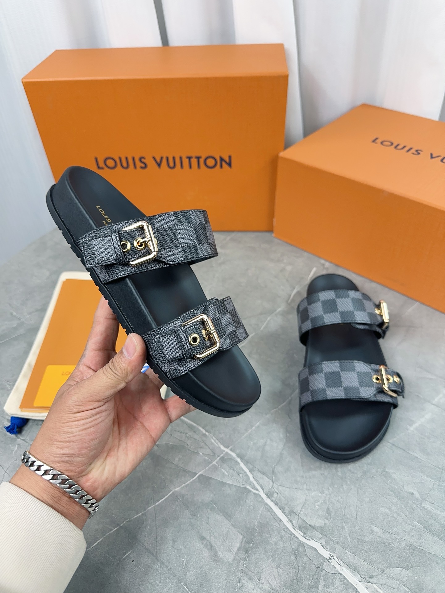 Louis Vuitton Male Slippers L-s