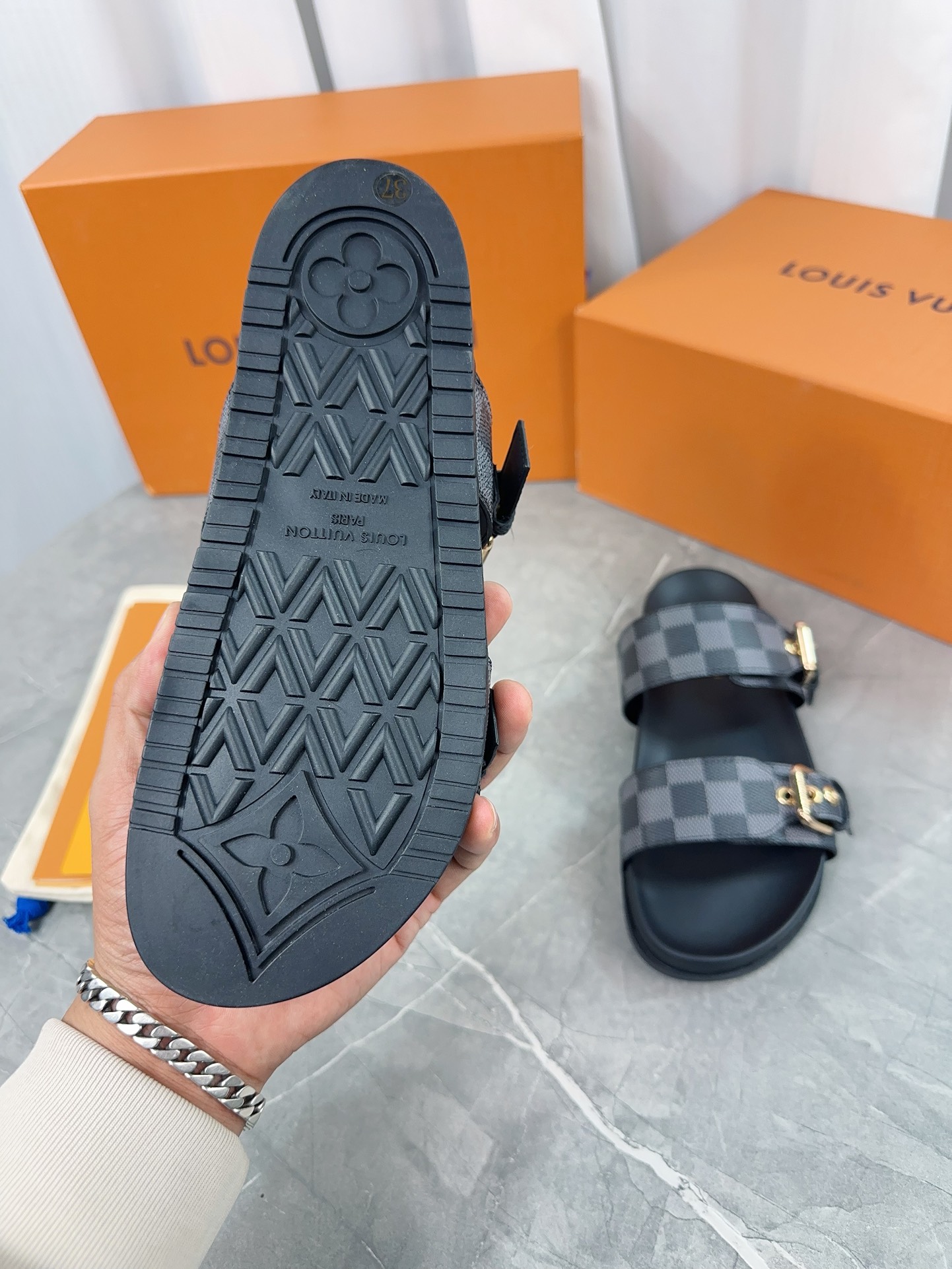 Louis Vuitton Male Slippers L-s