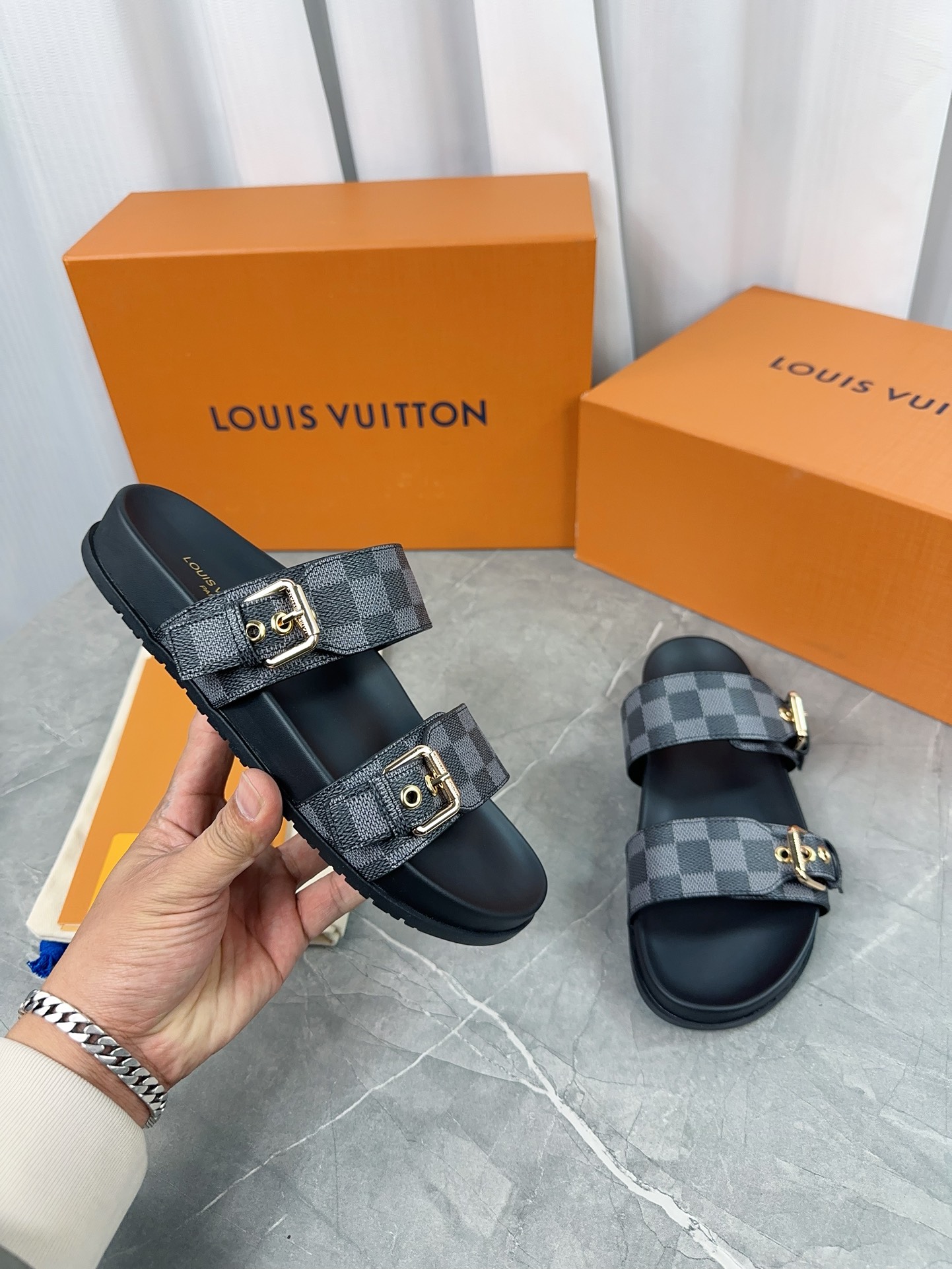 Louis Vuitton Male Slippers L-s