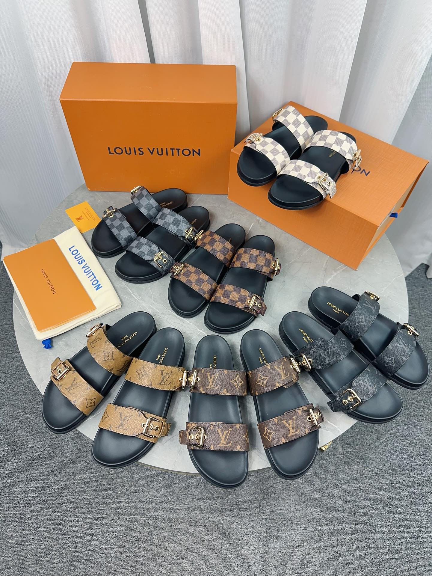 Louis Vuitton Male Slippers L-s