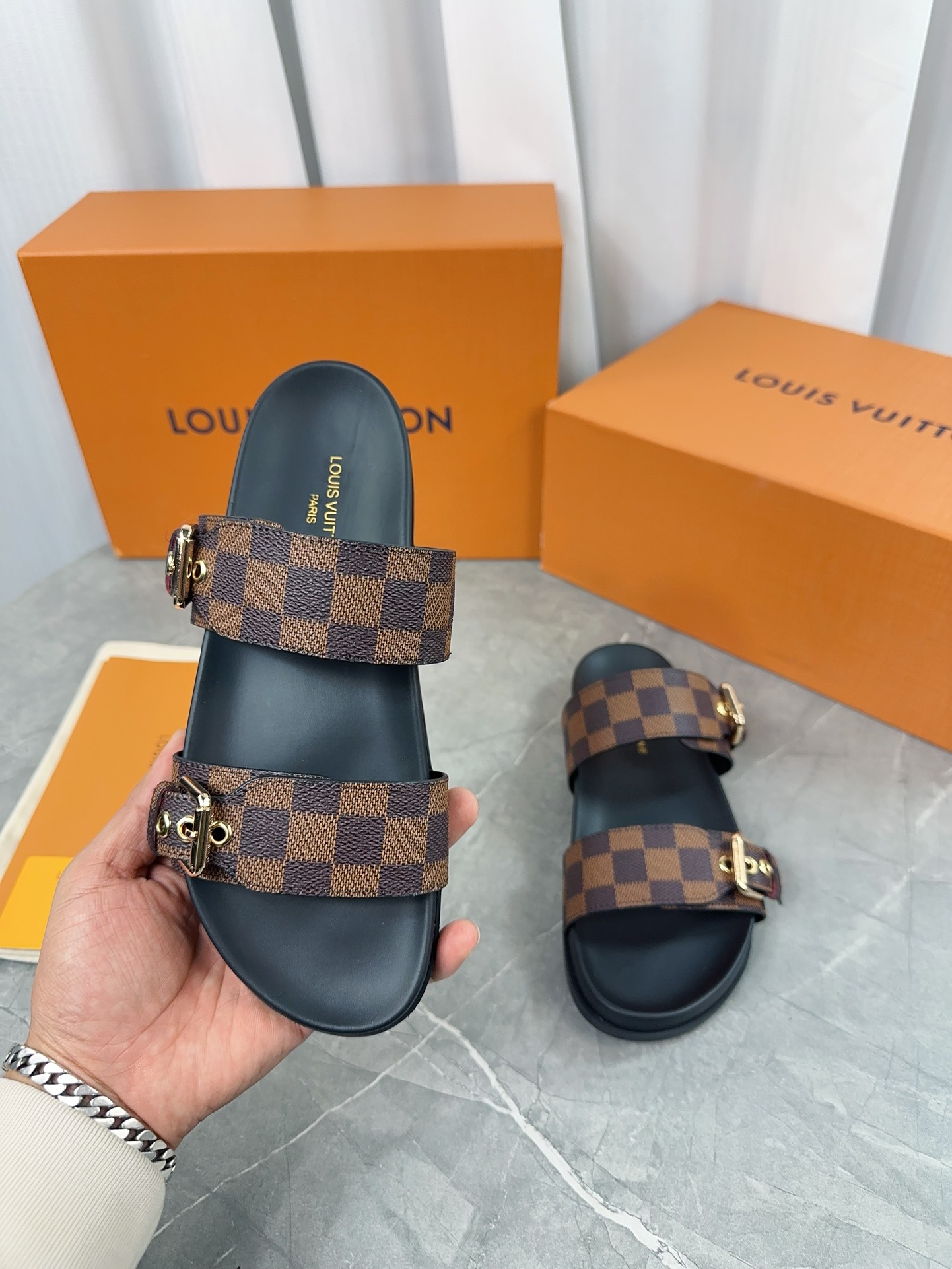 Louis Vuitton Male Slippers L-s
