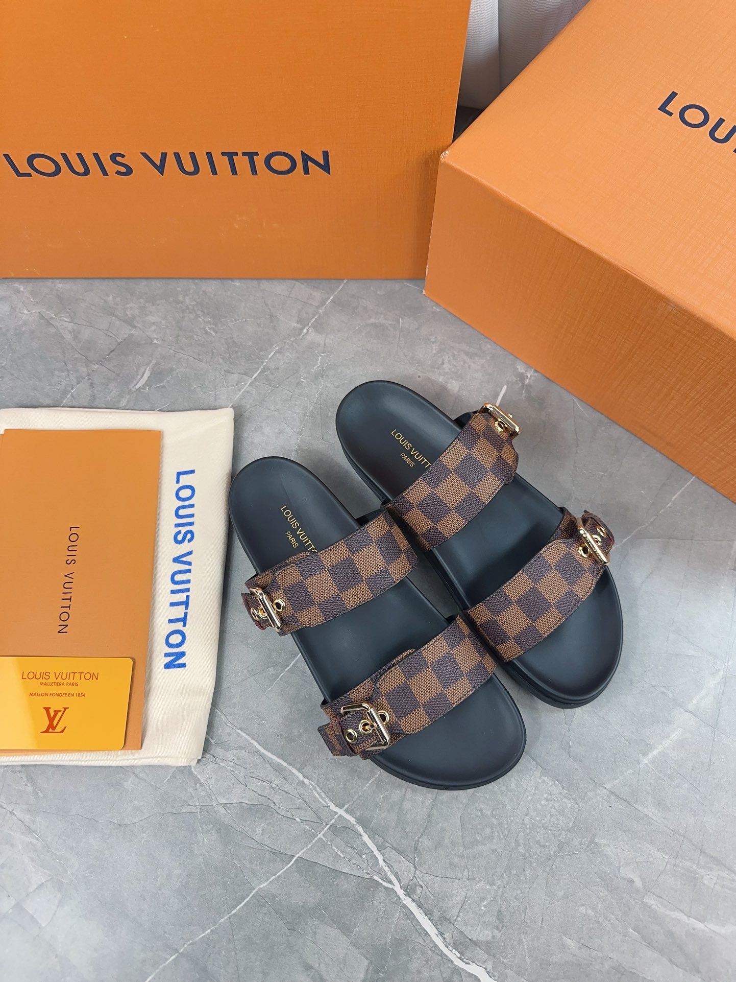 Louis Vuitton Male Slippers L-s