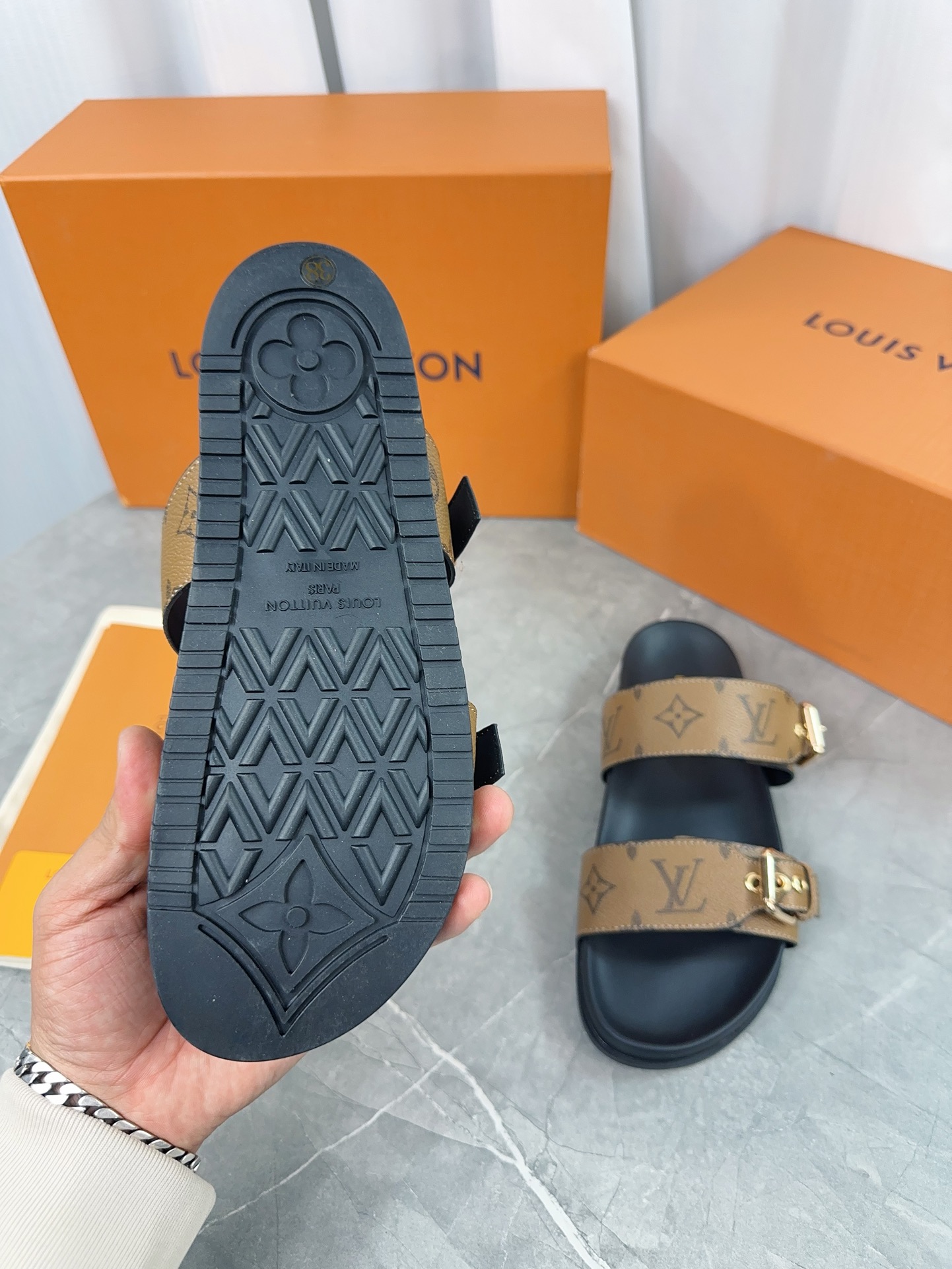 Louis Vuitton Male Slippers L-s