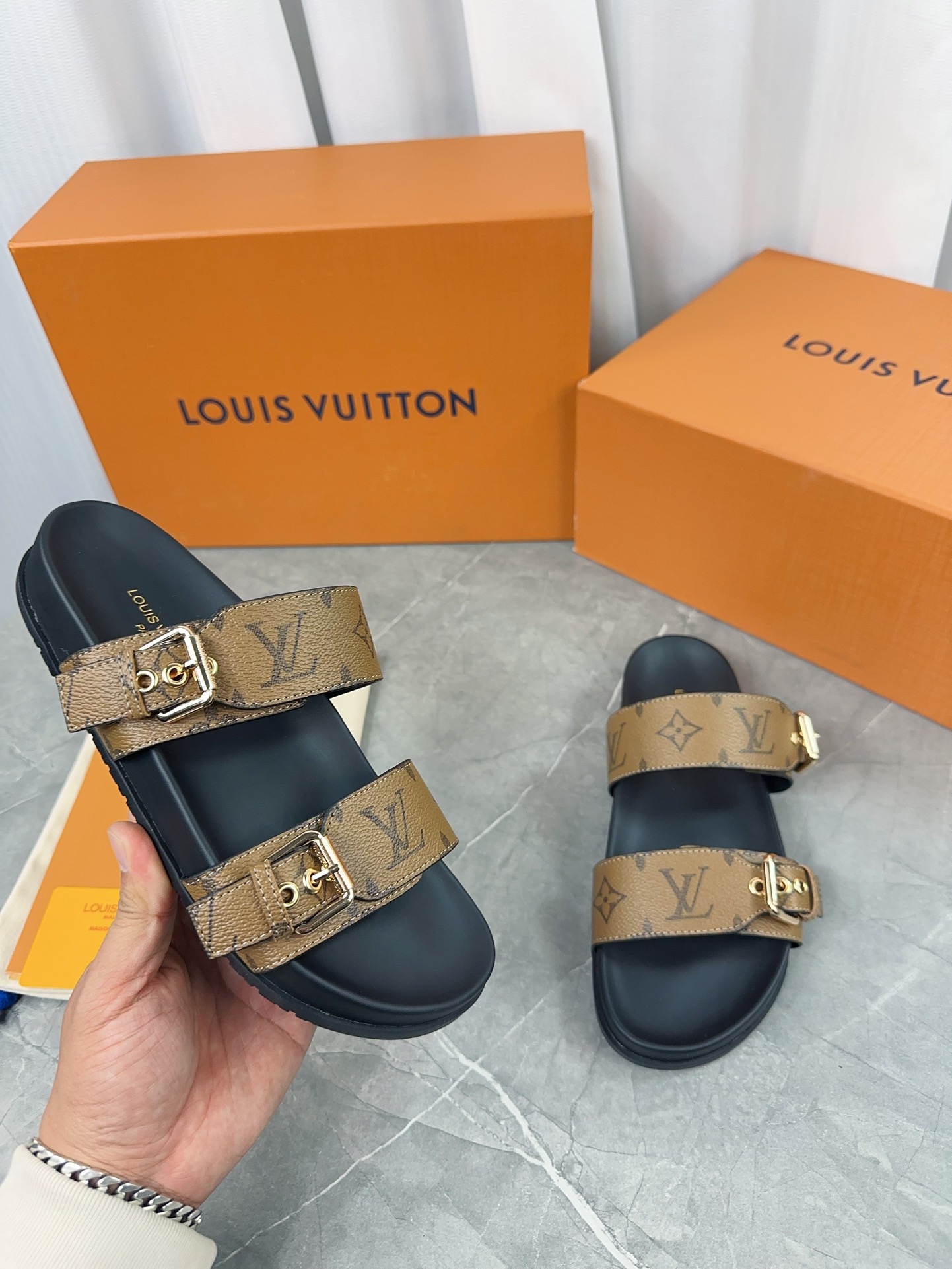 Louis Vuitton Male Slippers L-s