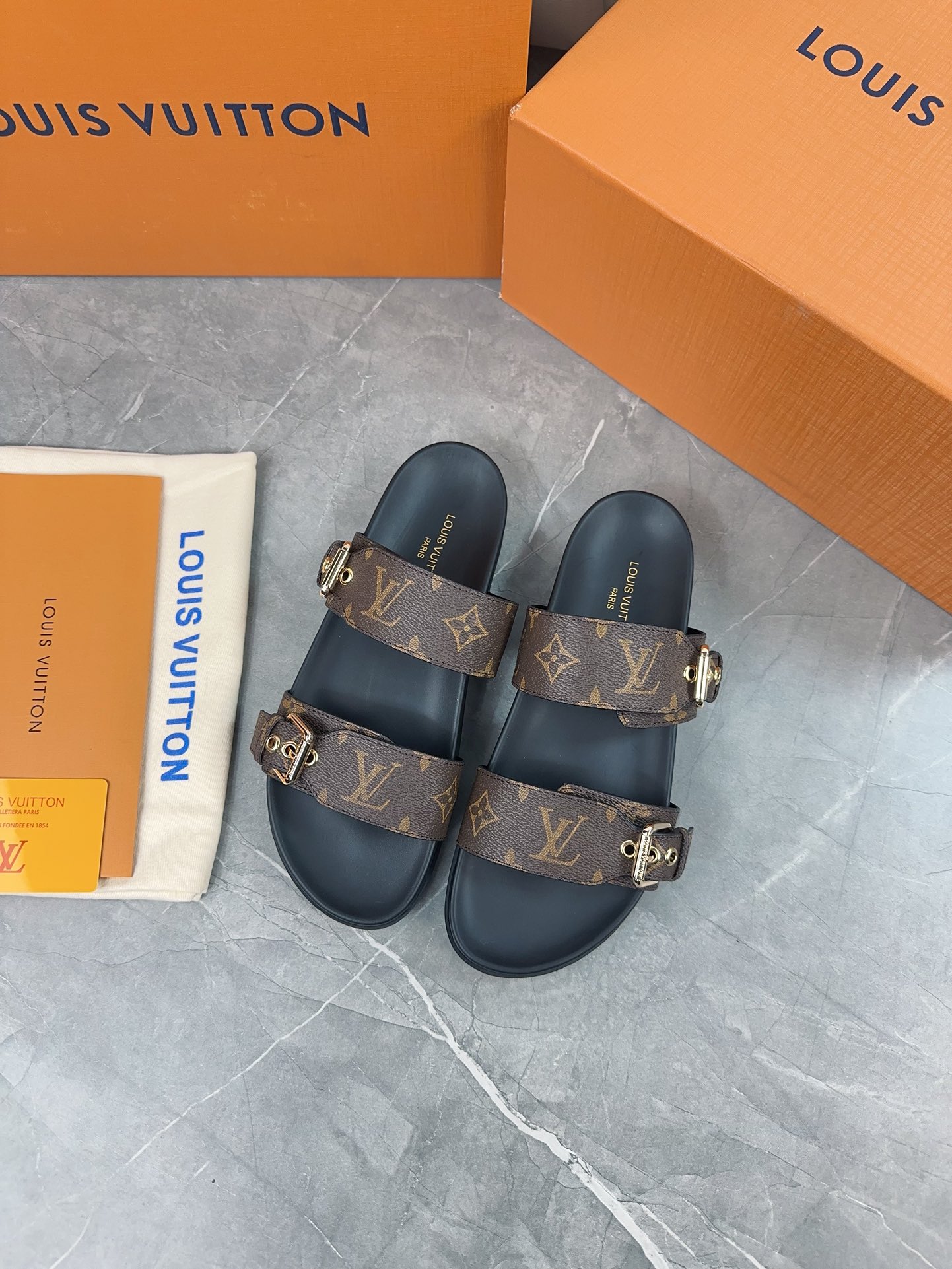 Louis Vuitton Male Slippers L-s