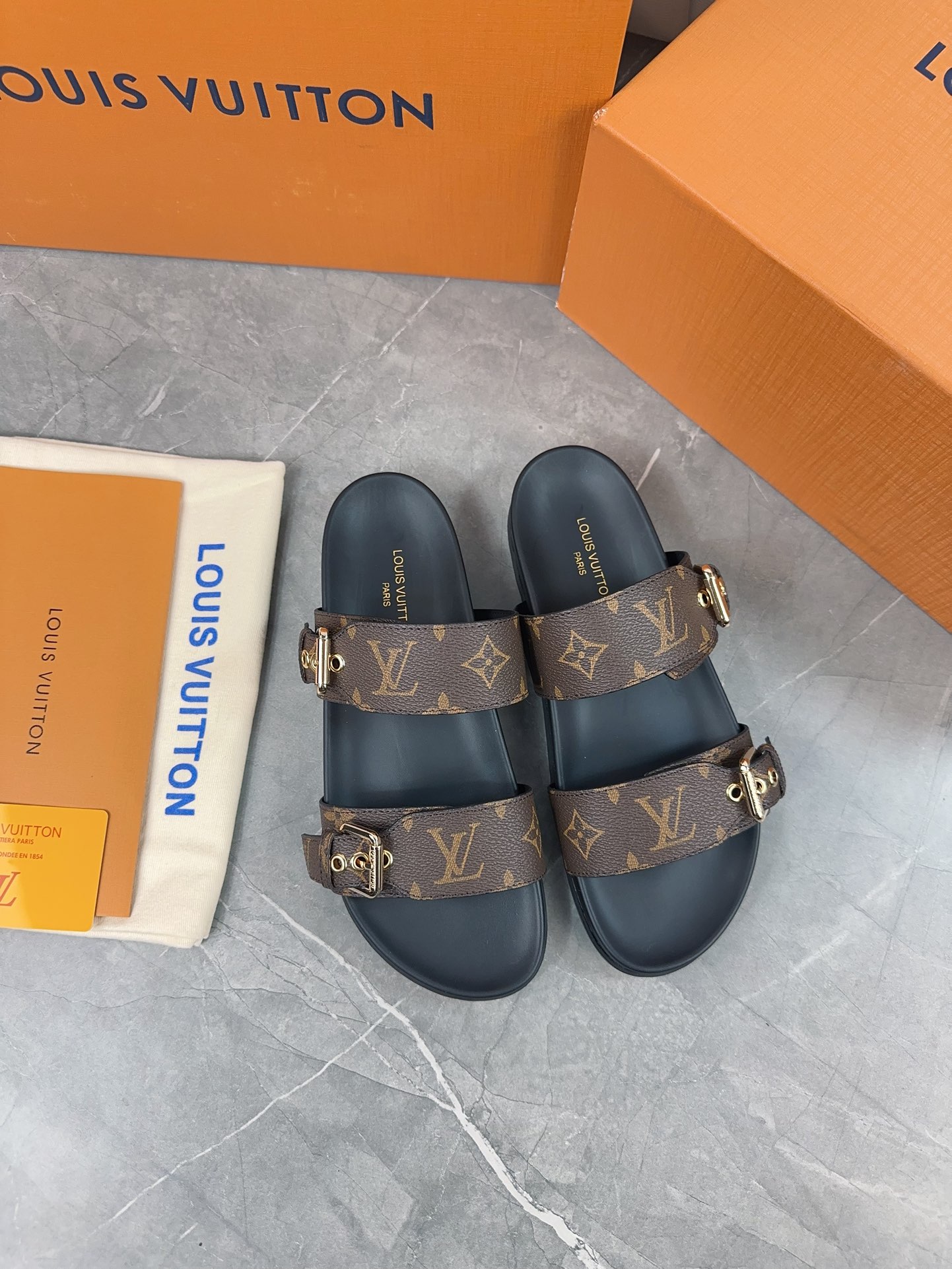 Louis Vuitton Male Slippers L-s