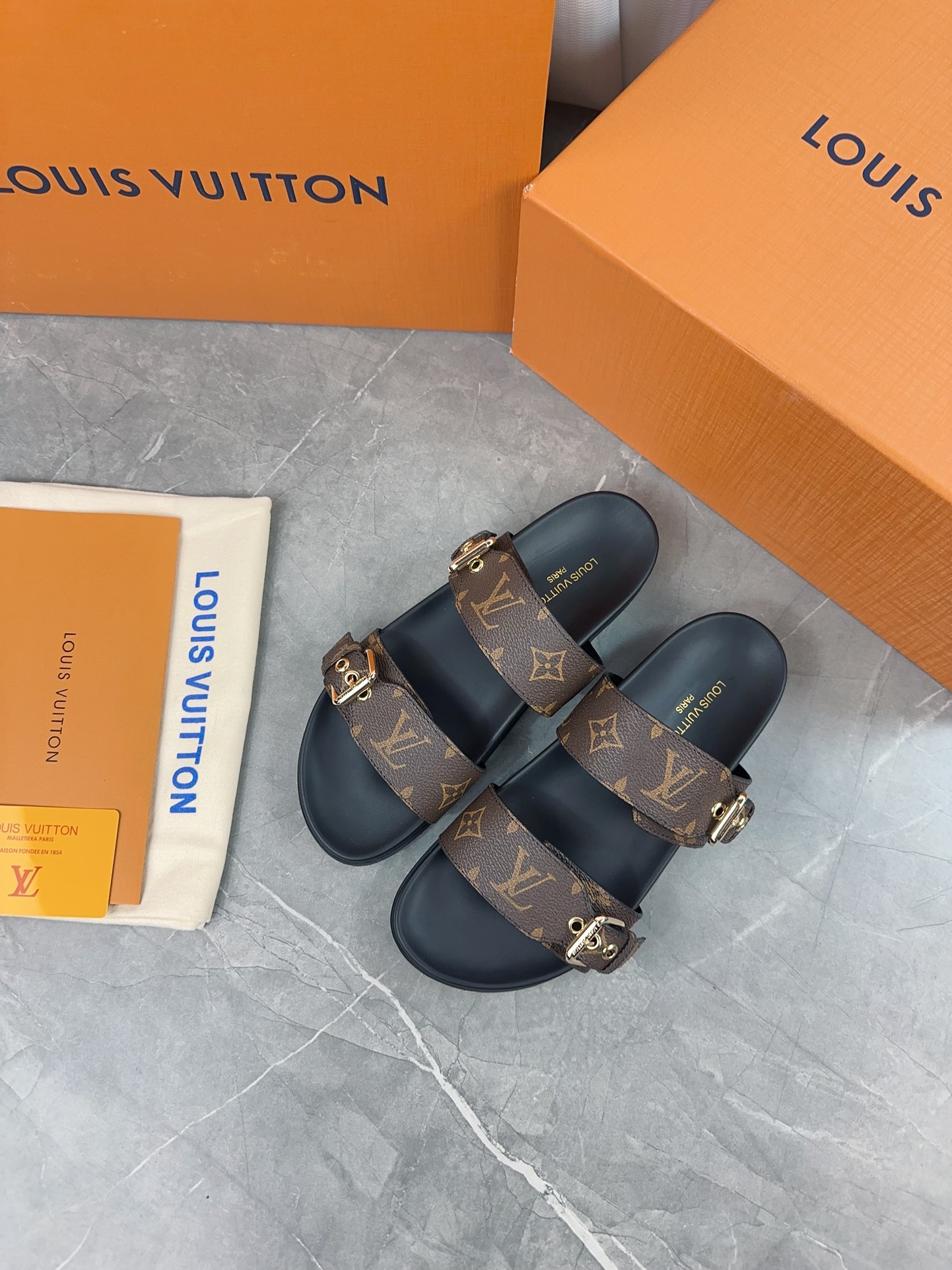 Louis Vuitton Male Slippers L-s