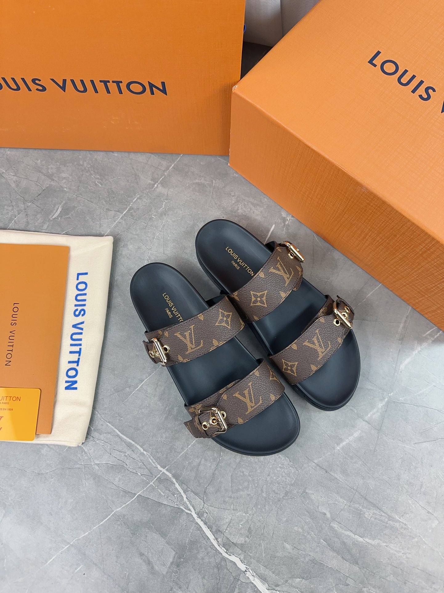 Louis Vuitton Male Slippers L-s