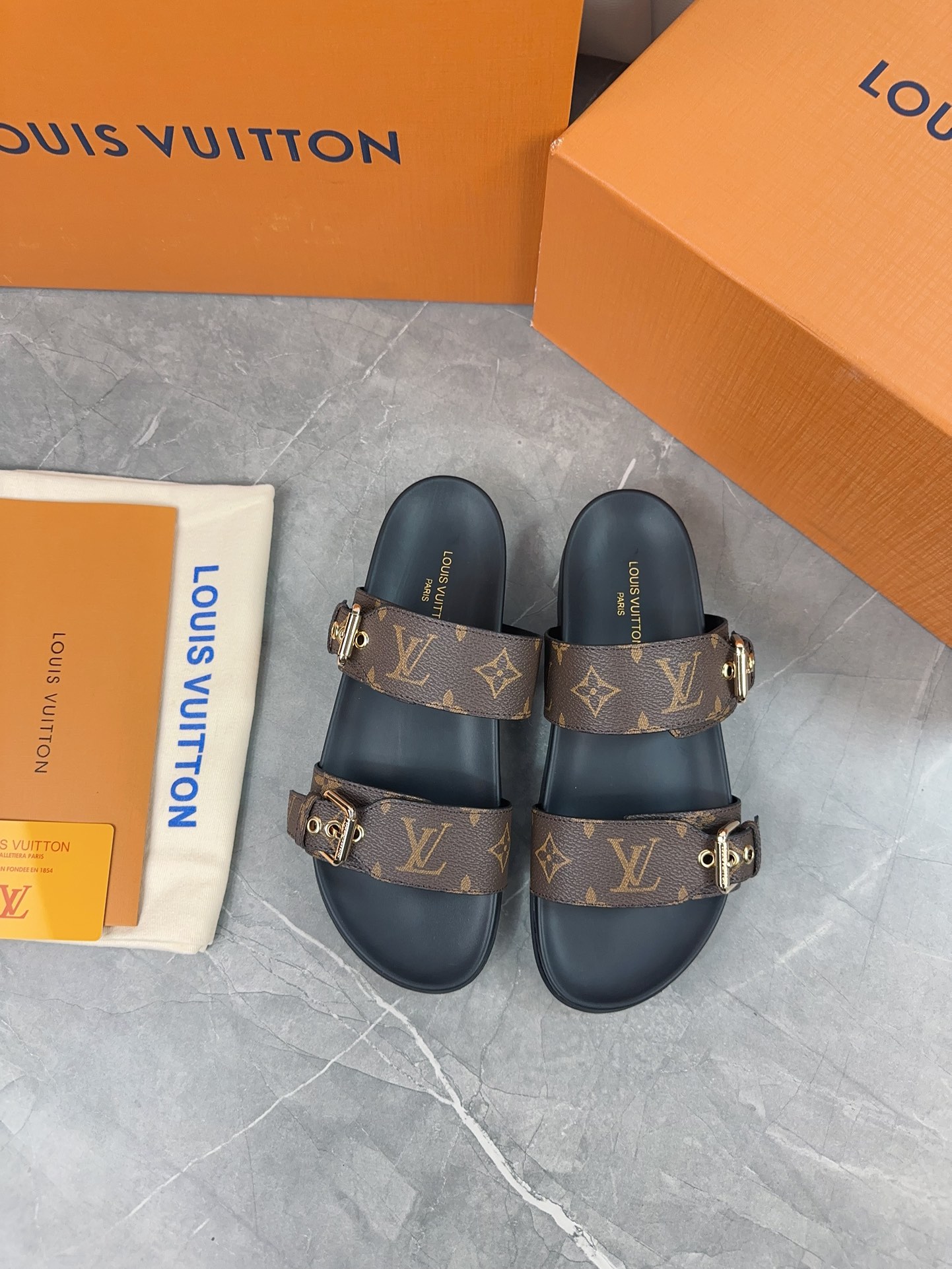 Louis Vuitton Male Slippers L-s
