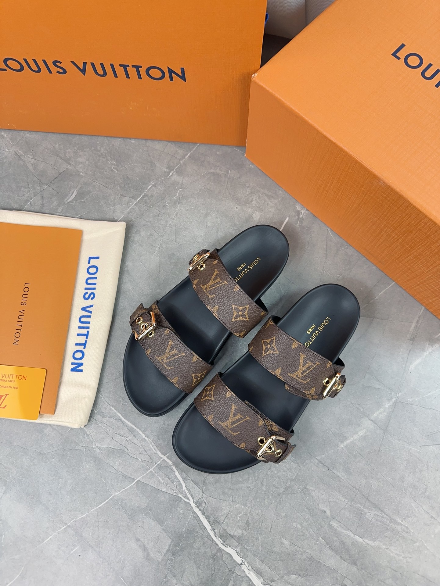 Louis Vuitton Male Slippers L-s