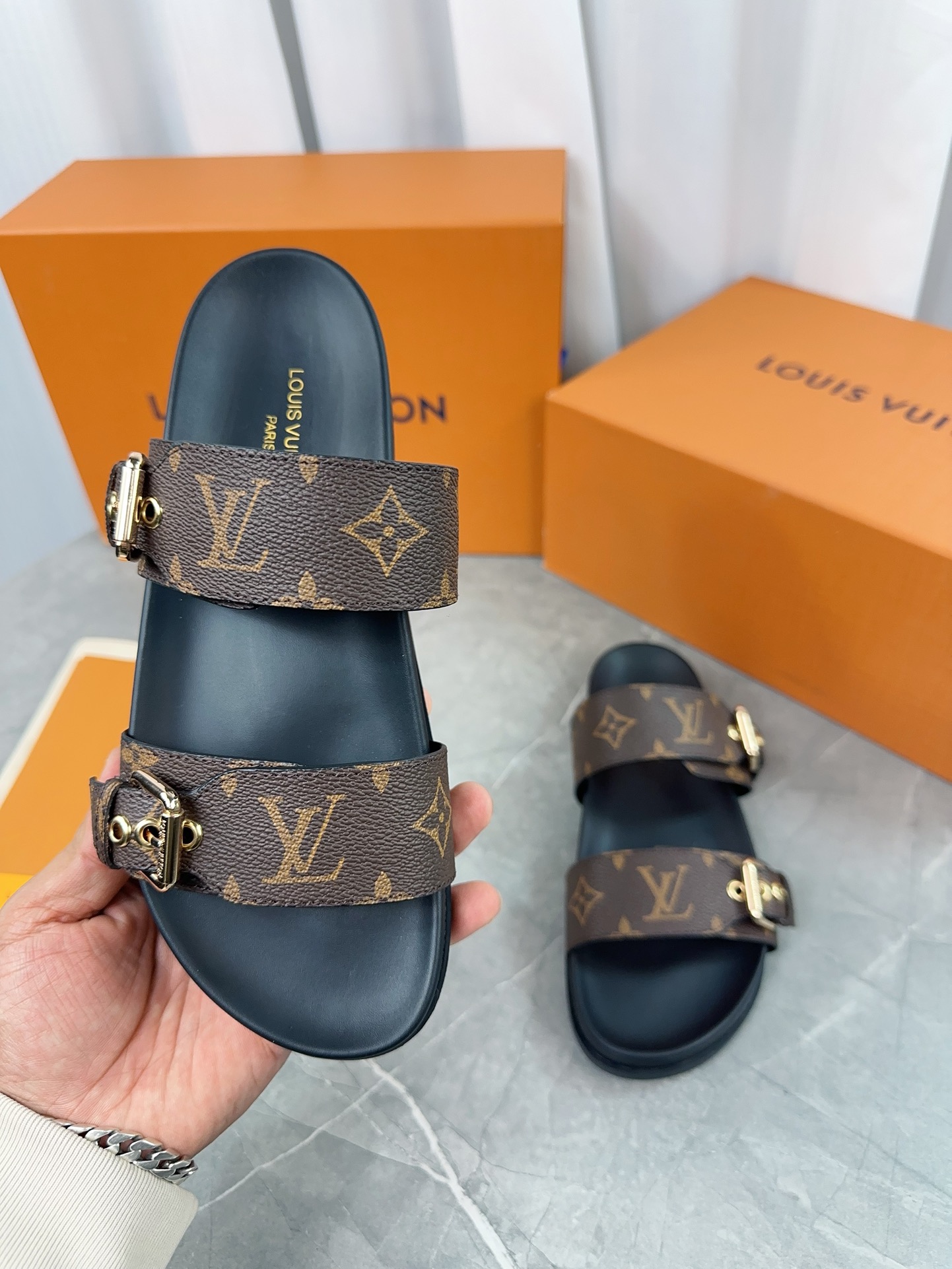 Louis Vuitton Male Slippers L-s