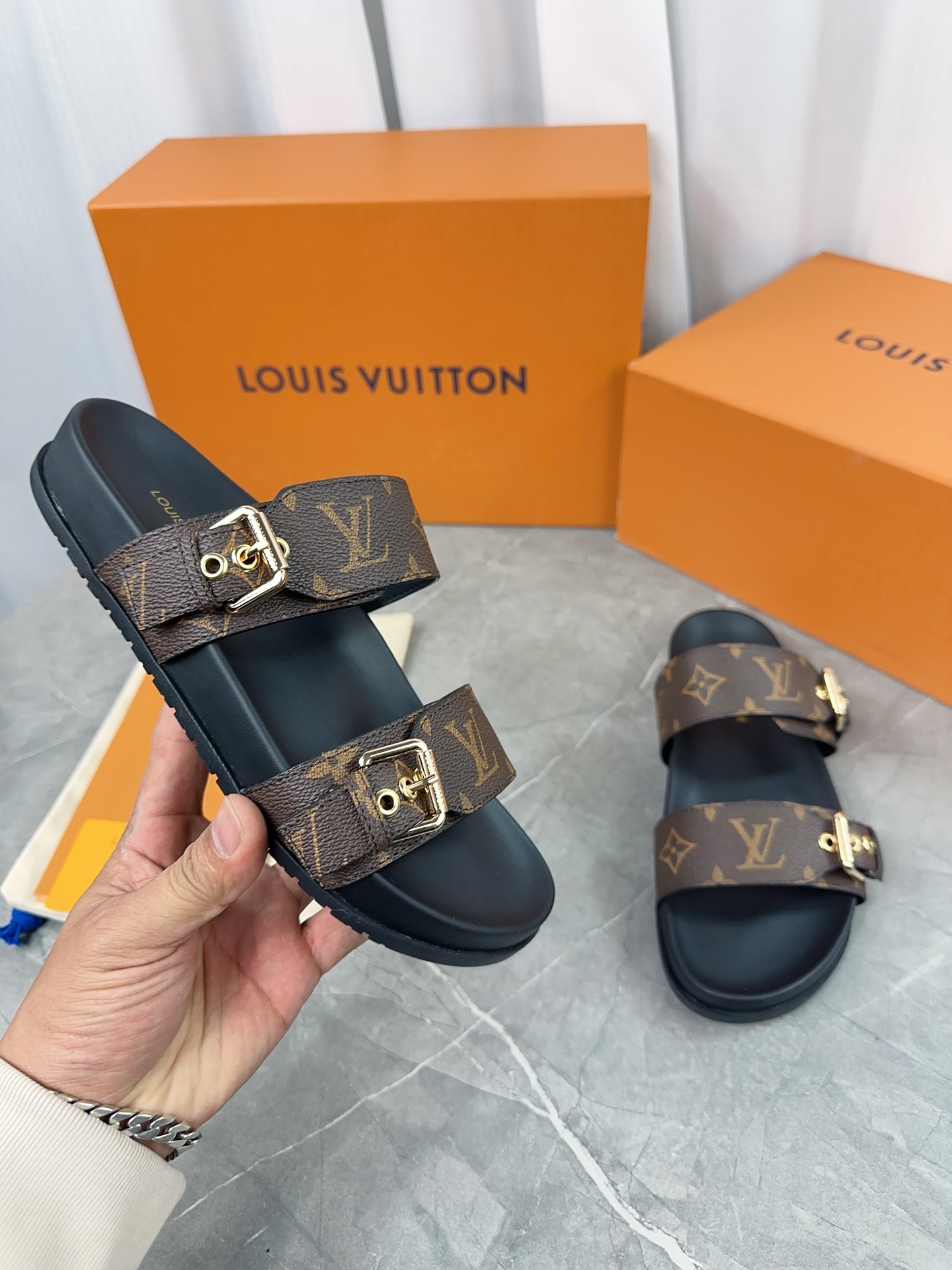 Louis Vuitton Male Slippers L-s
