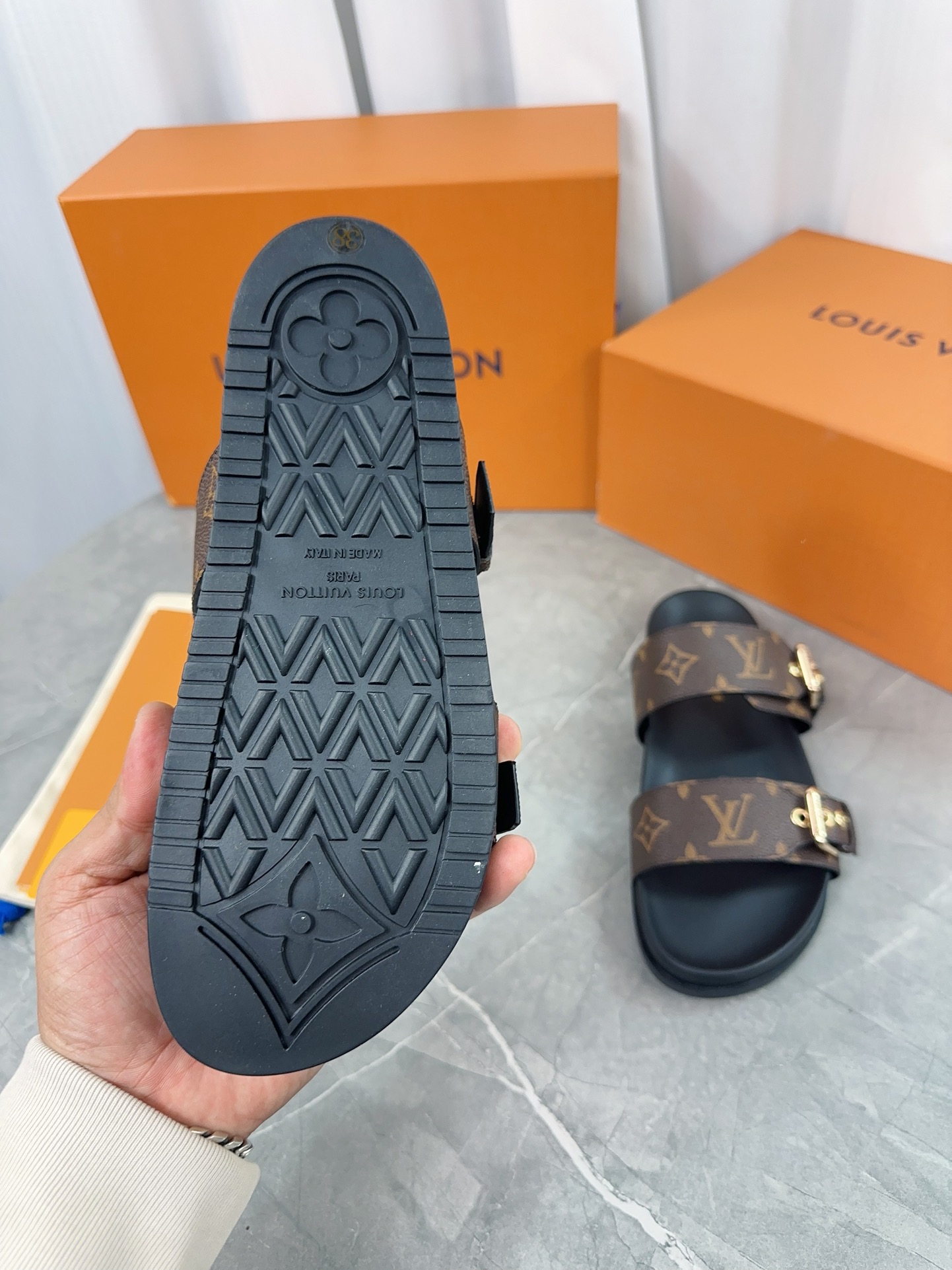 Louis Vuitton Male Slippers L-s