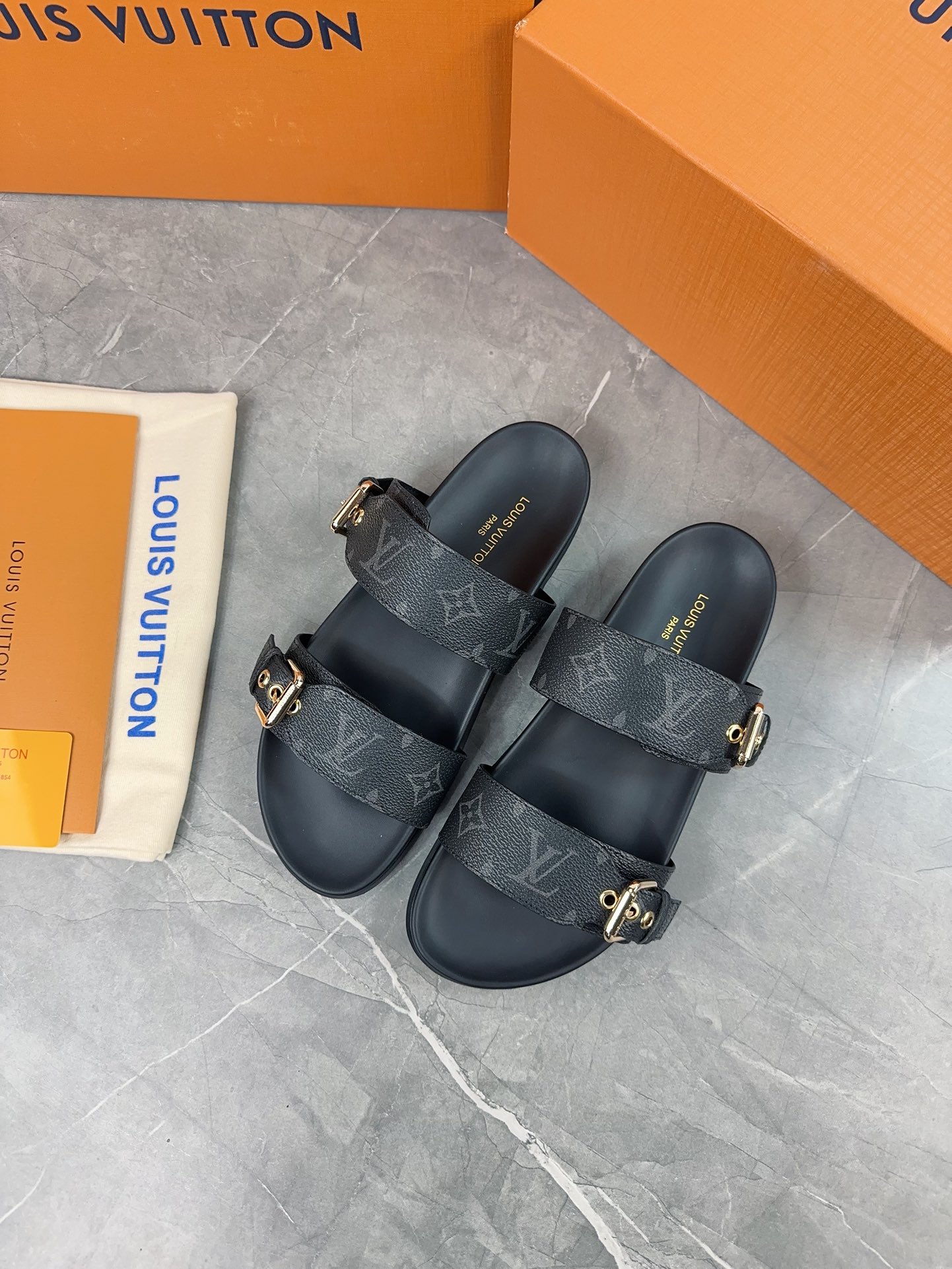 Louis Vuitton Male Slippers L-s