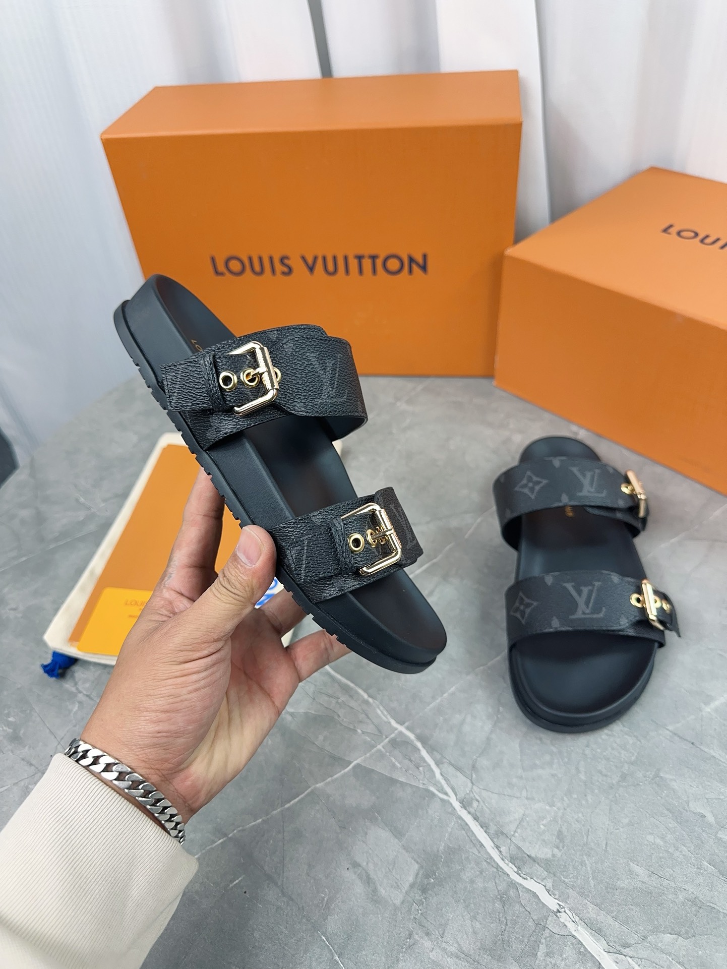 Louis Vuitton Male Slippers L-s