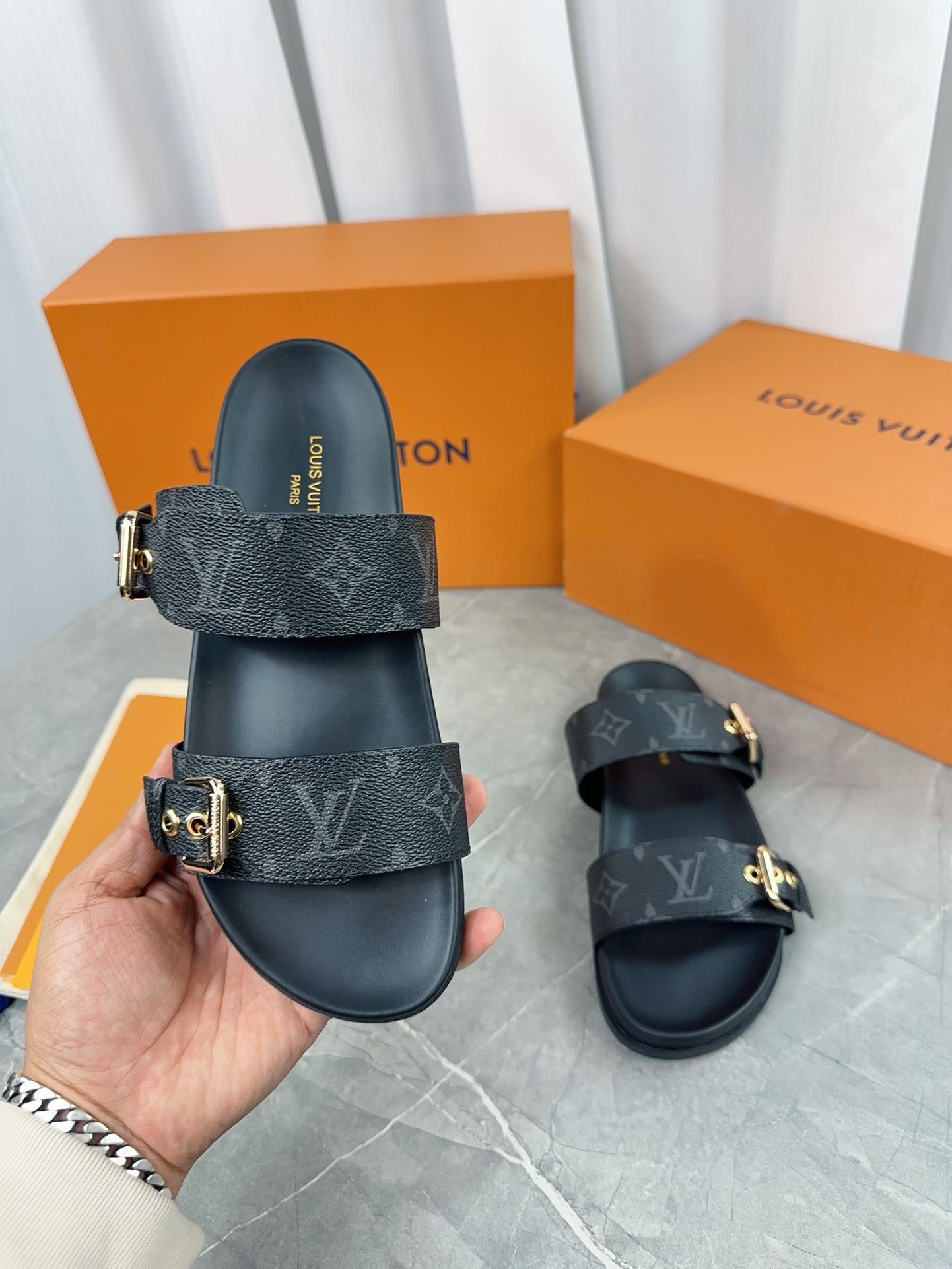 Louis Vuitton Male Slippers L-s