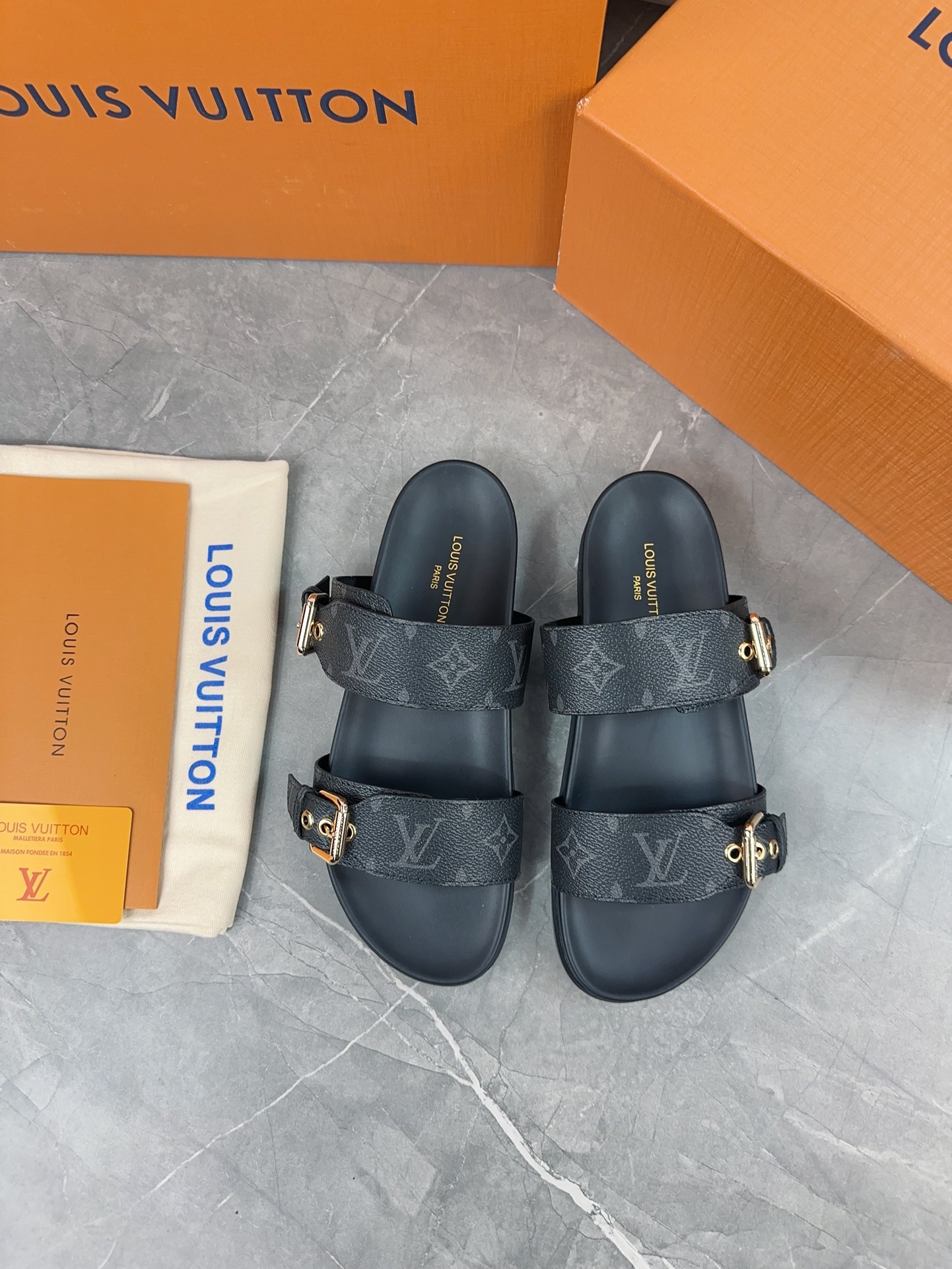 Louis Vuitton Male Slippers L-s