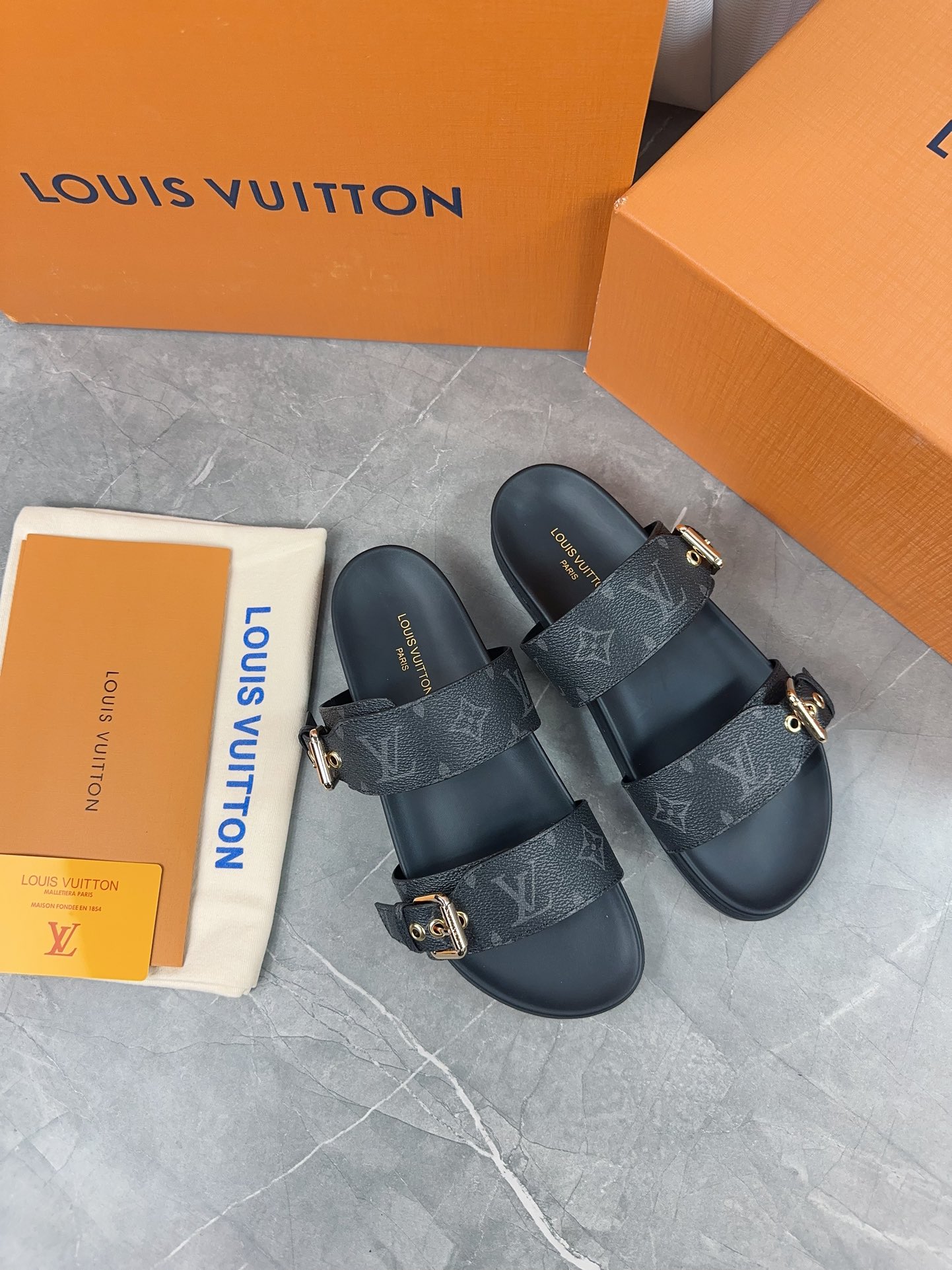 Louis Vuitton Male Slippers L-s