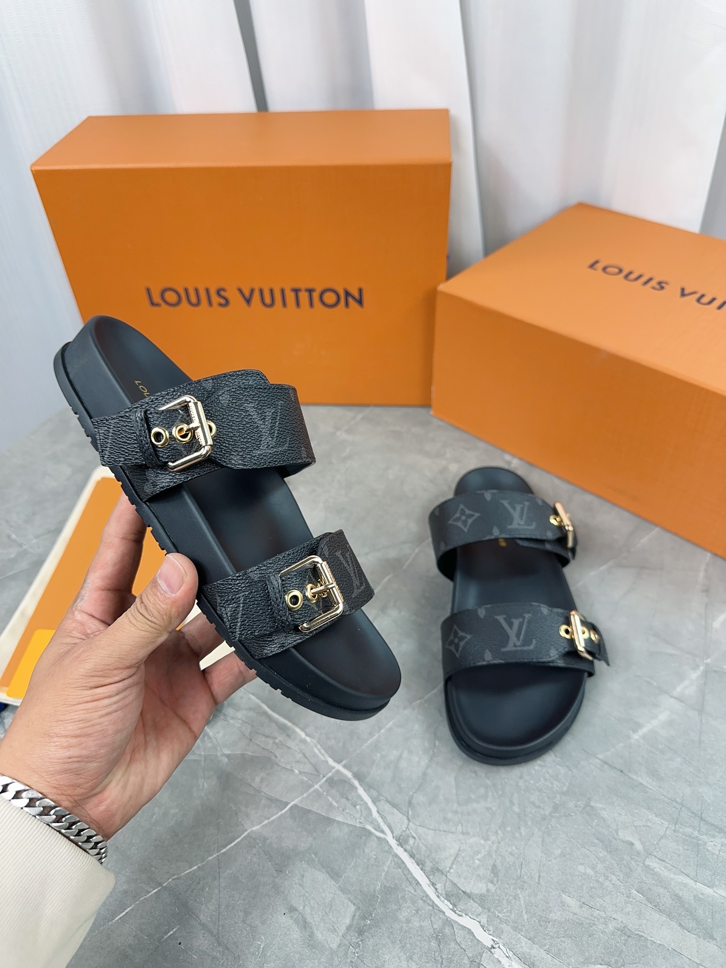 Louis Vuitton Male Slippers L-s