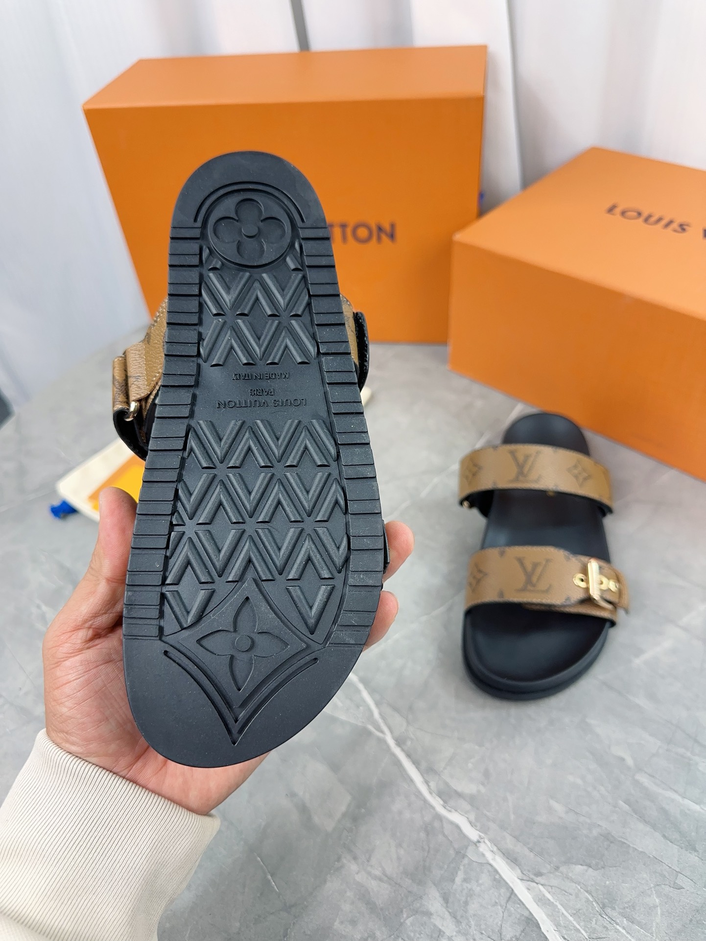 Louis Vuitton Male Slippers L-s