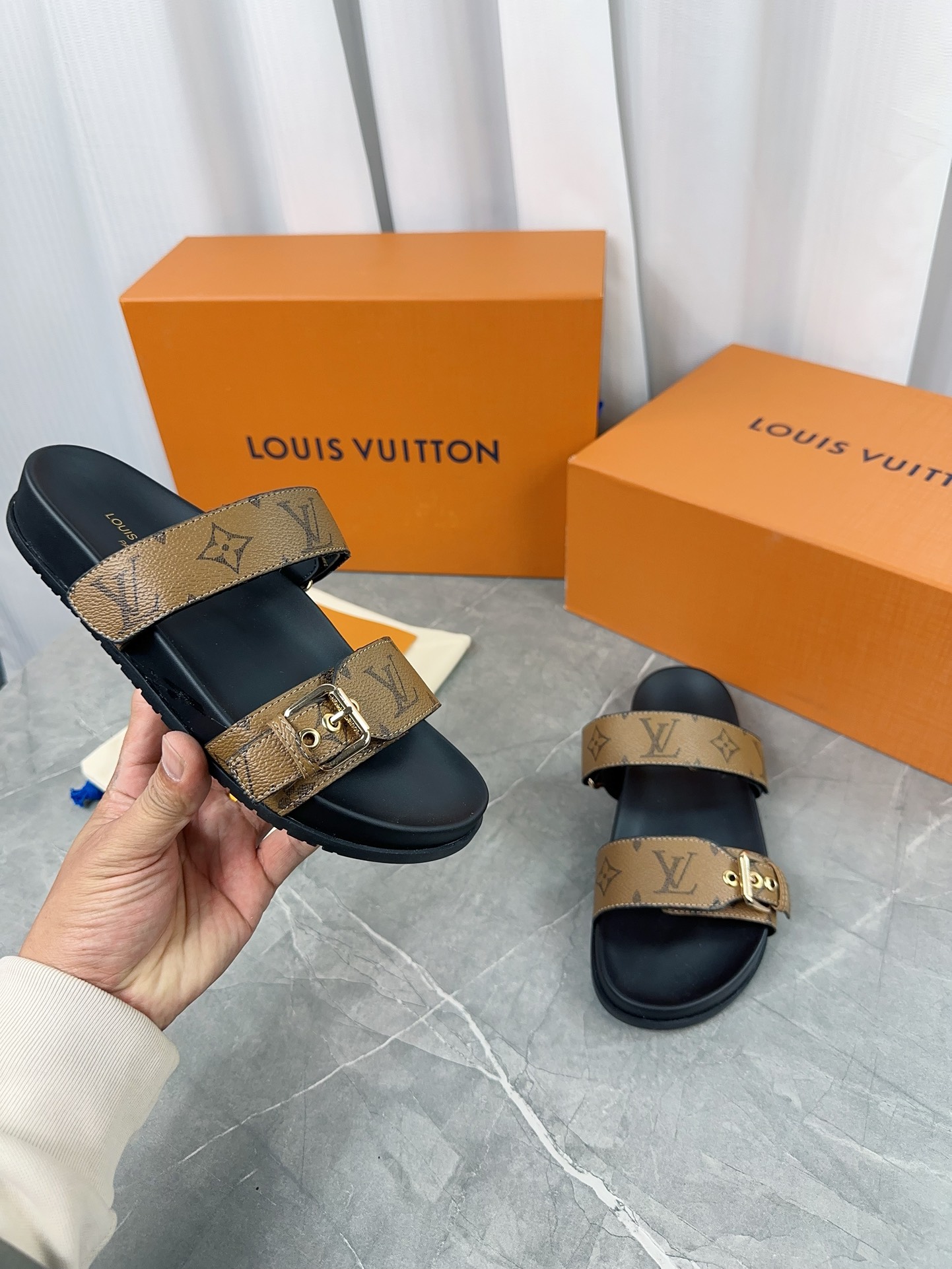 Louis Vuitton Male Slippers L-s