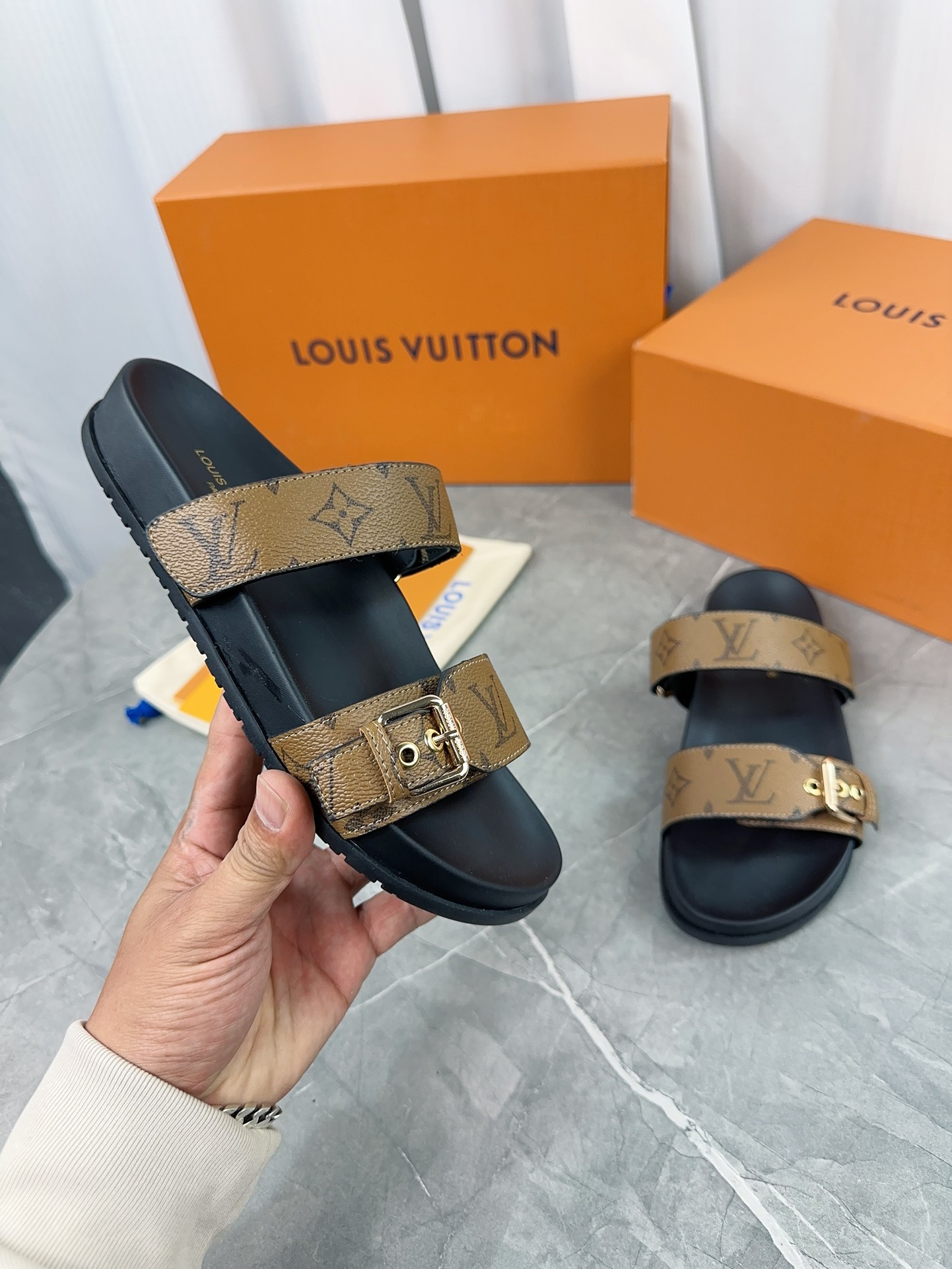 Louis Vuitton Male Slippers L-s