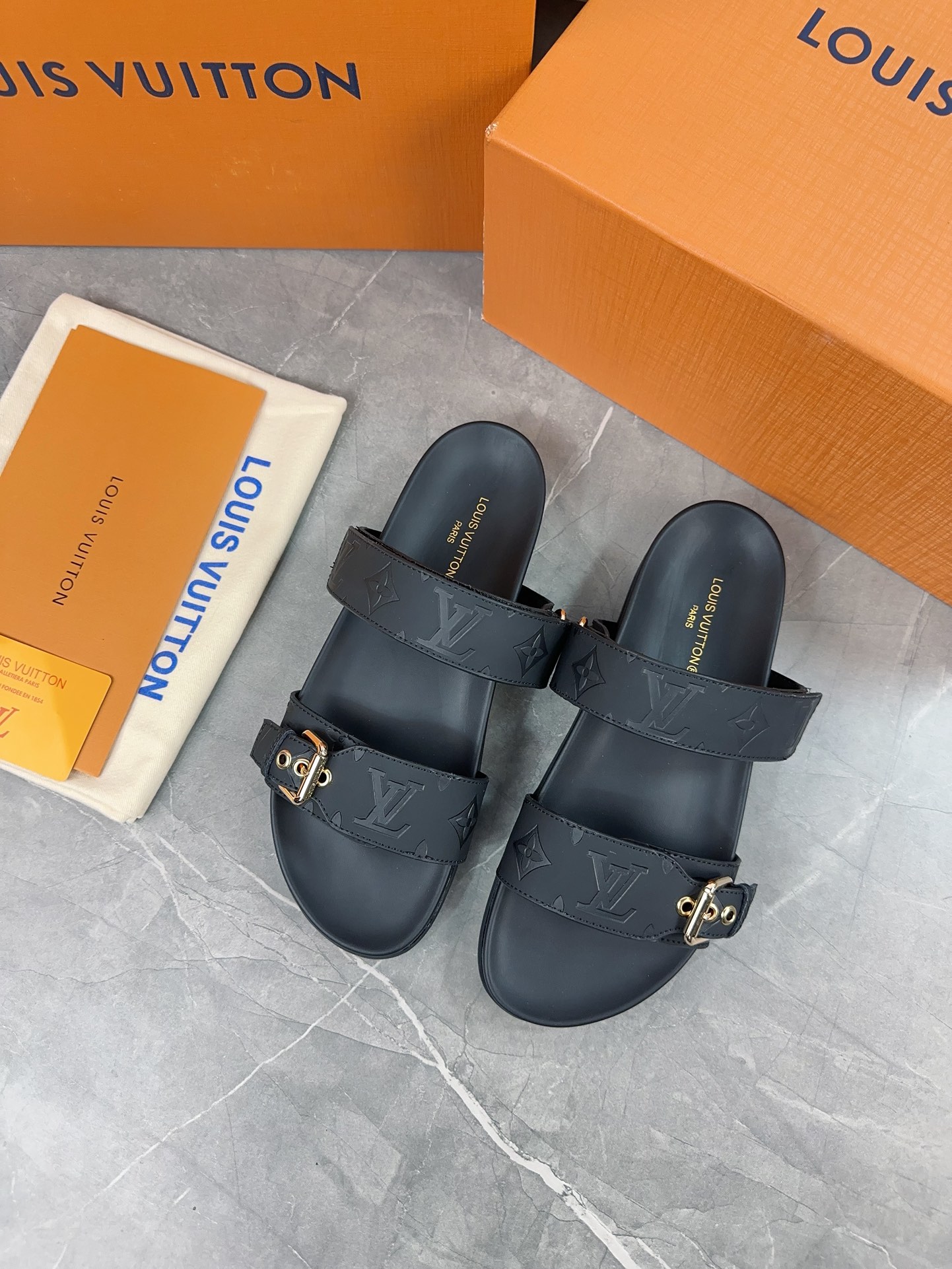 Louis Vuitton Male Slippers L-s