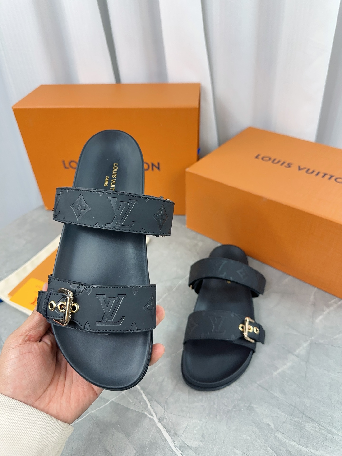 Louis Vuitton Male Slippers L-s