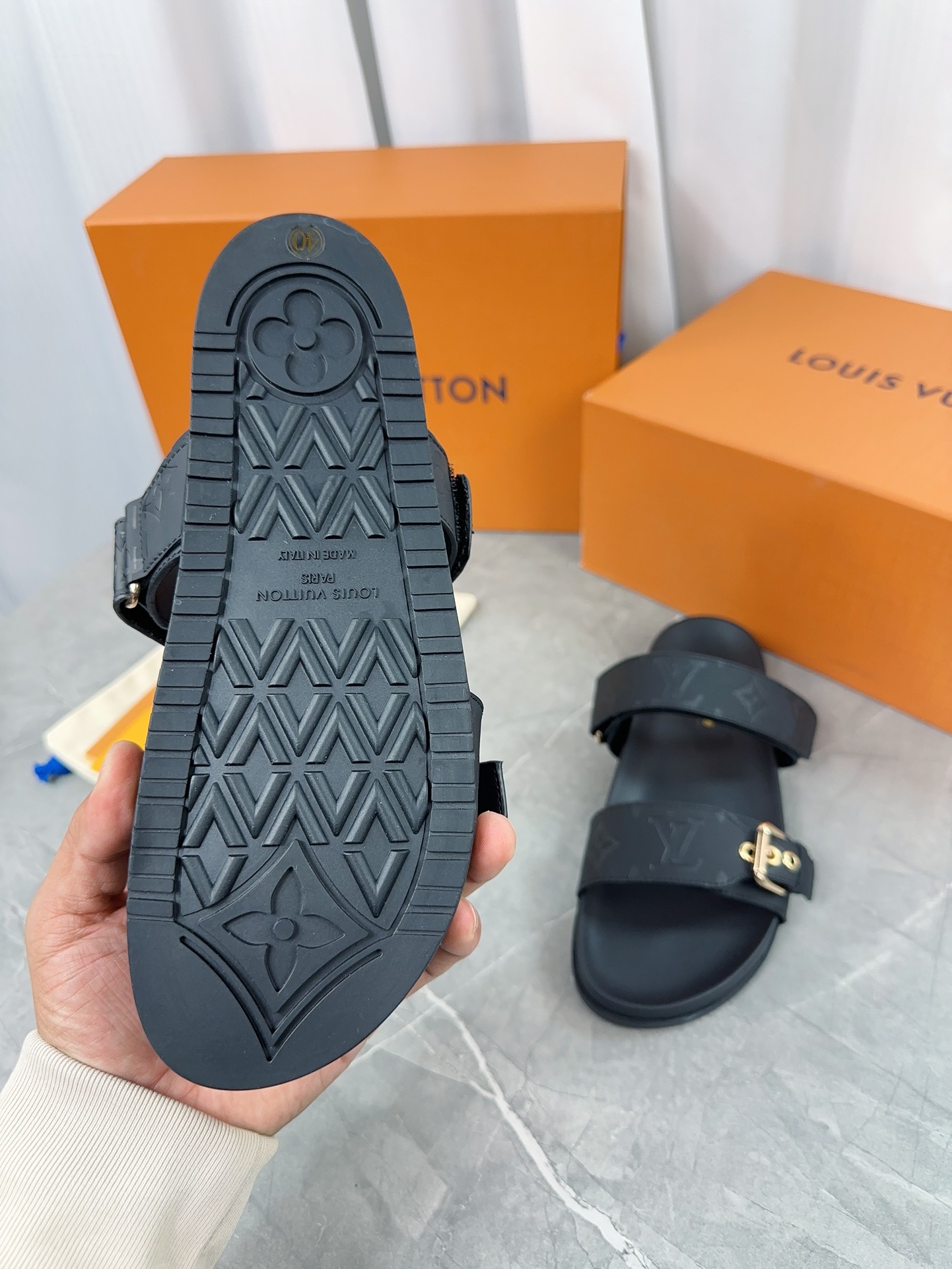 Louis Vuitton Male Slippers L-s
