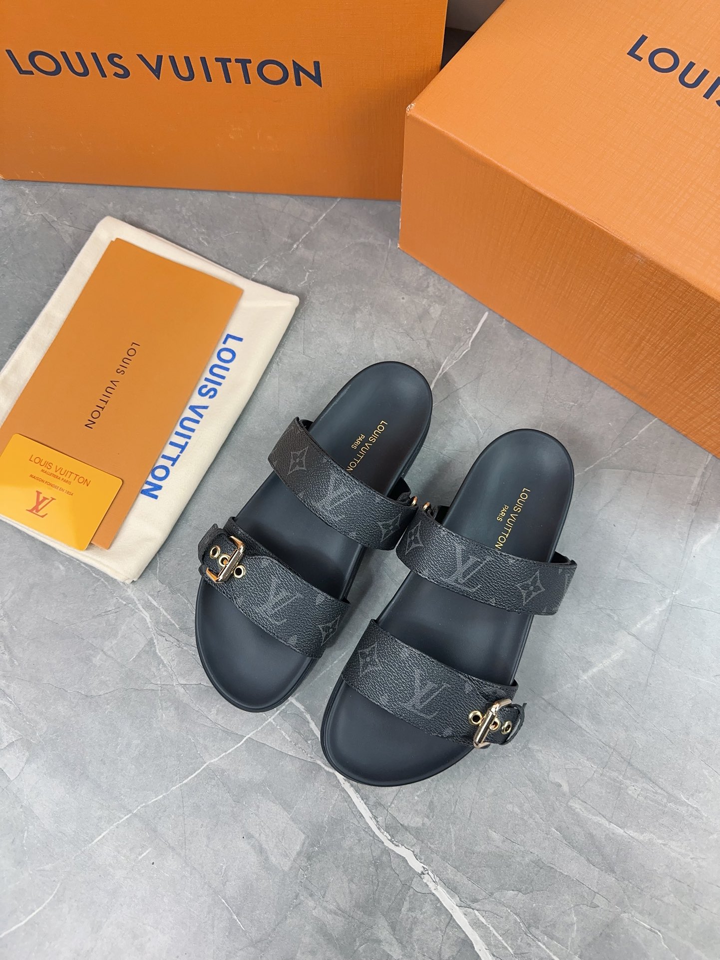 Louis Vuitton Male Slippers L-s