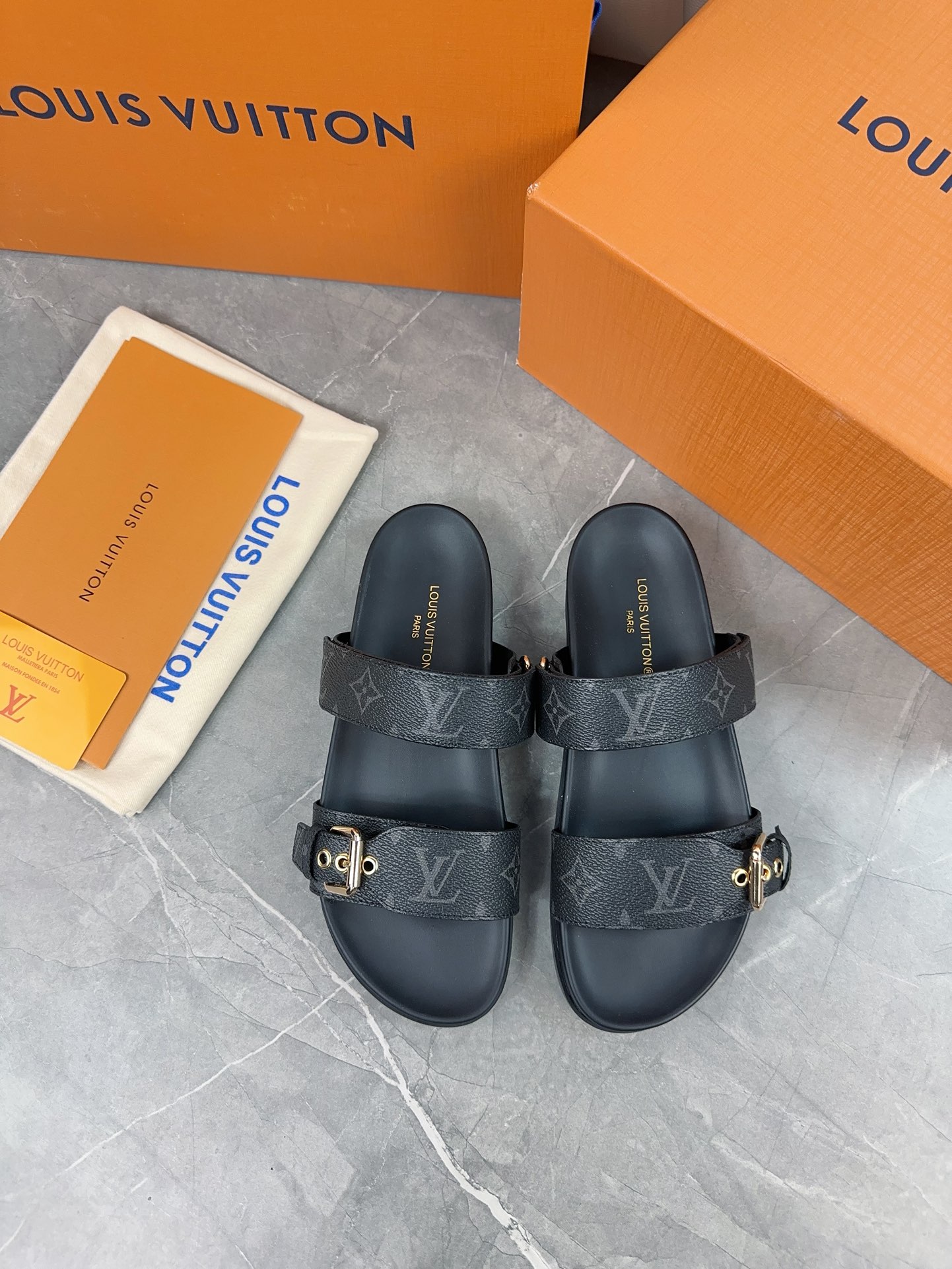 Louis Vuitton Male Slippers L-s