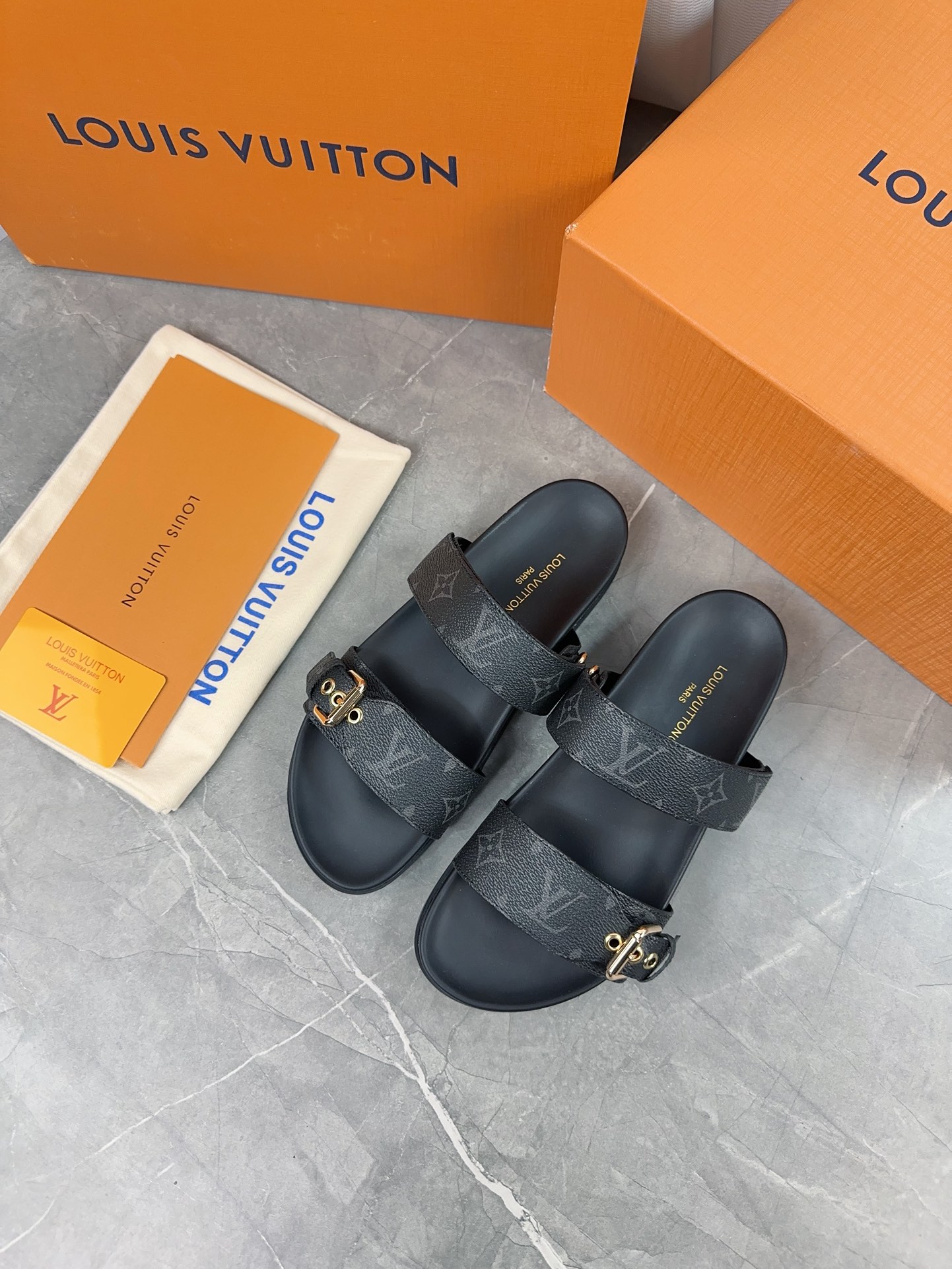 Louis Vuitton Male Slippers L-s