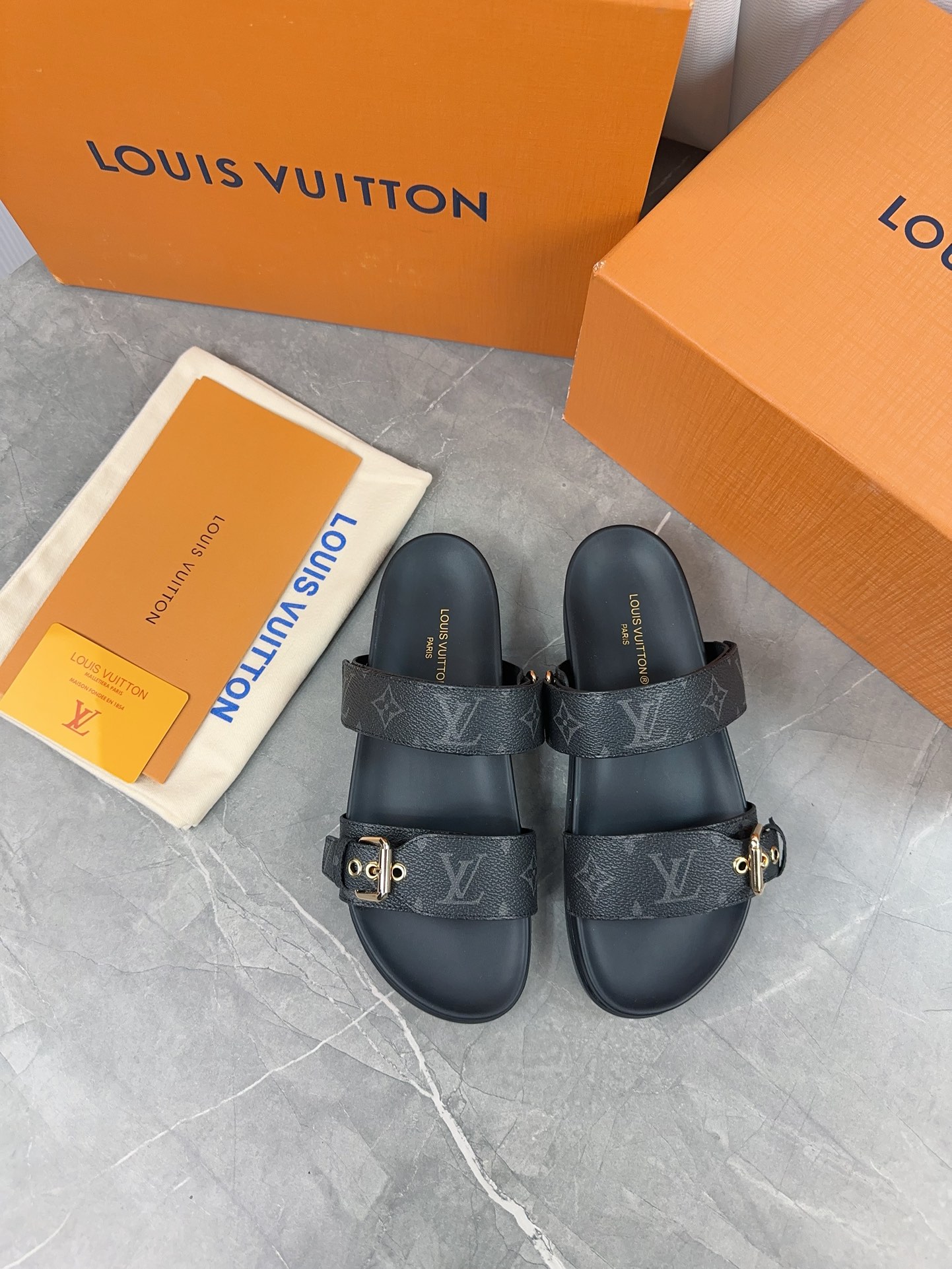 Louis Vuitton Male Slippers L-s