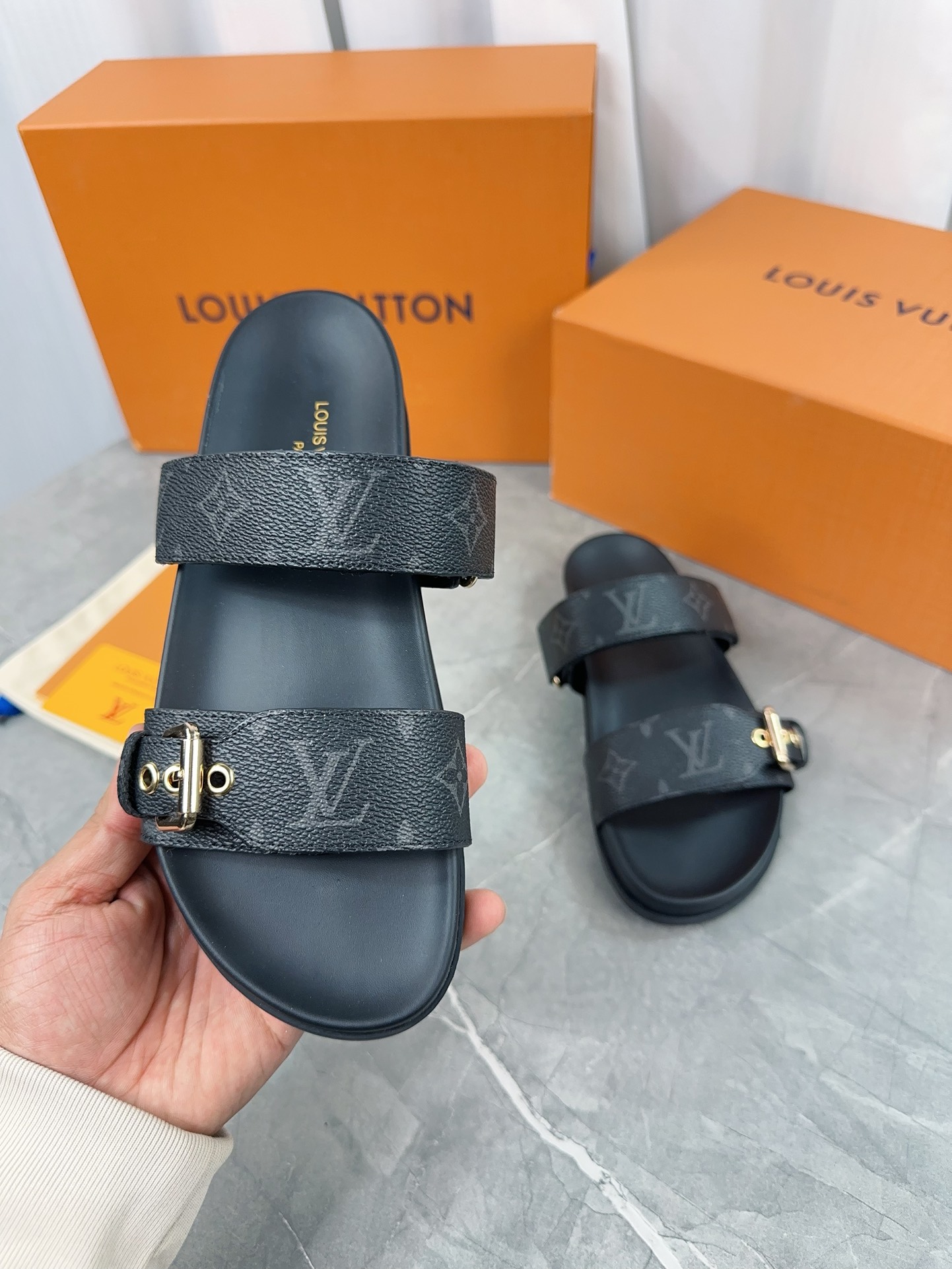 Louis Vuitton Male Slippers L-s