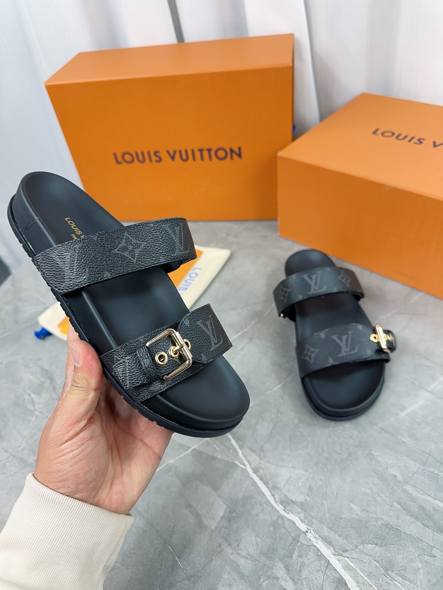 Louis Vuitton Male Slippers L-s