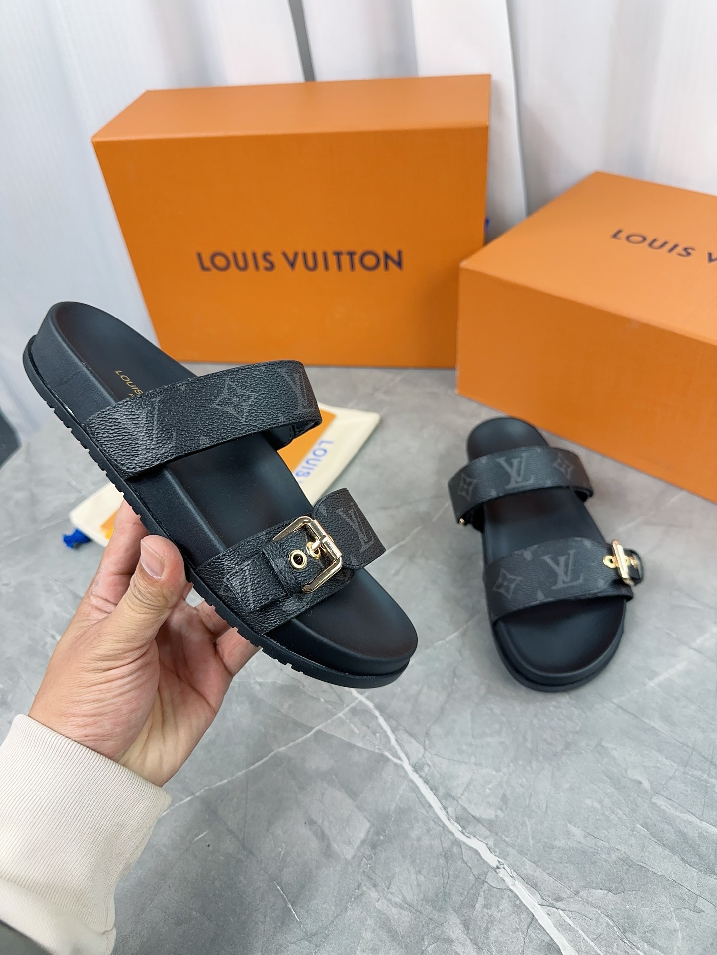 Louis Vuitton Male Slippers L-s