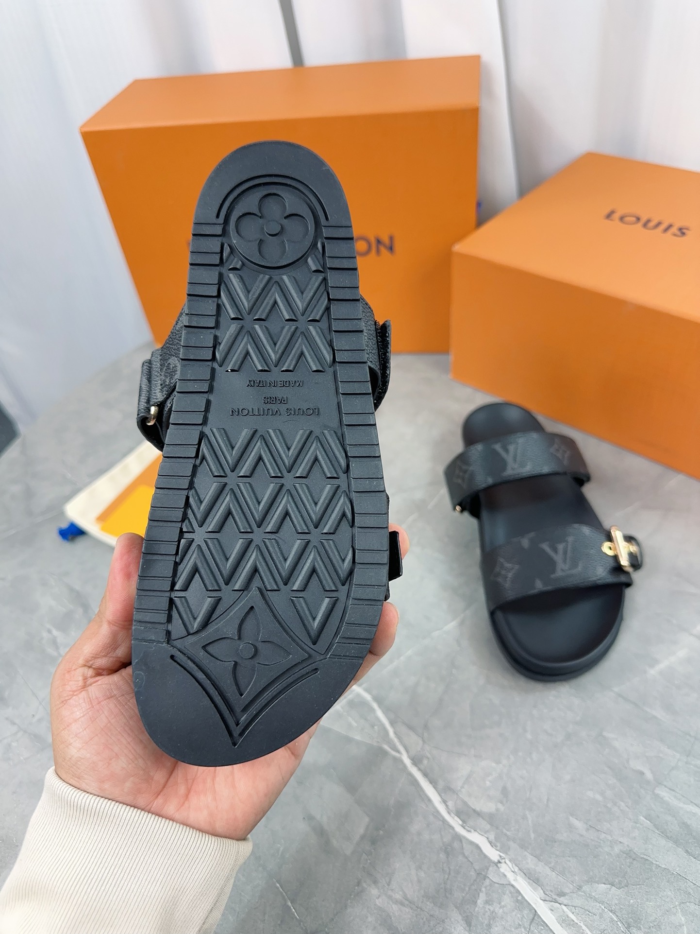 Louis Vuitton Male Slippers L-s