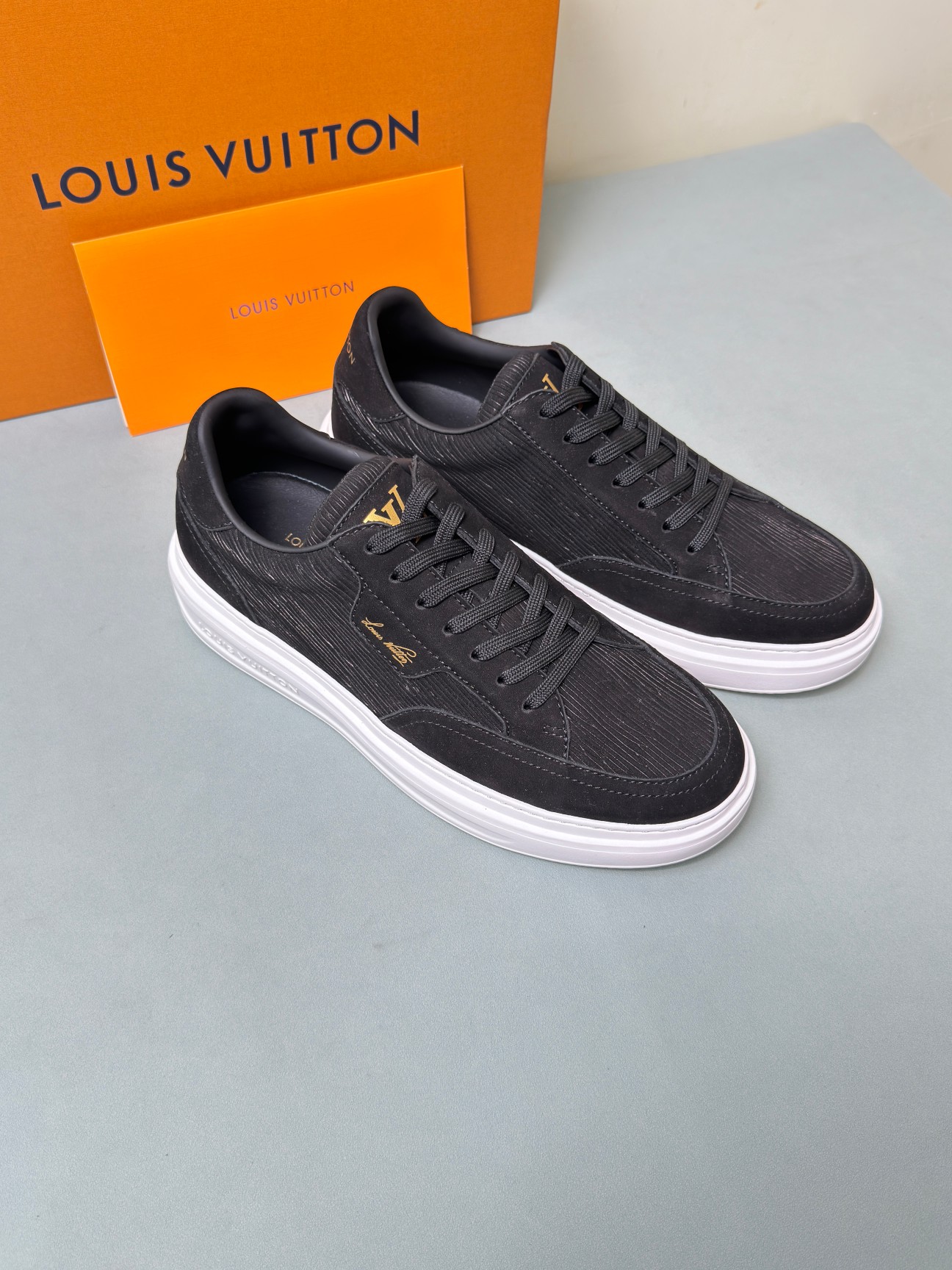 Louis Vuitton Male Sneakers 45-l