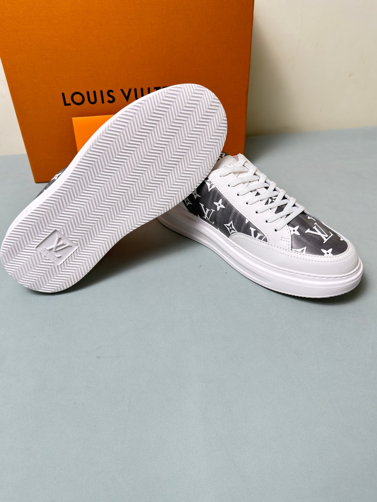 Louis Vuitton Male Sneakers 45-l