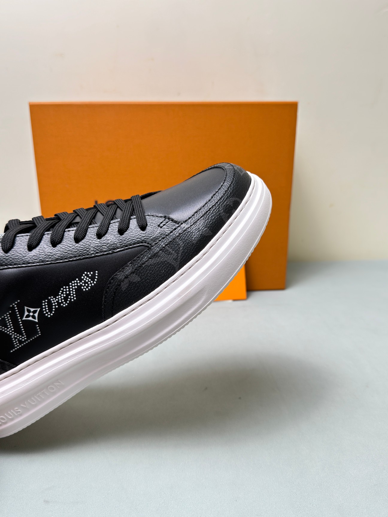 Louis Vuitton Male Sneakers 45-l