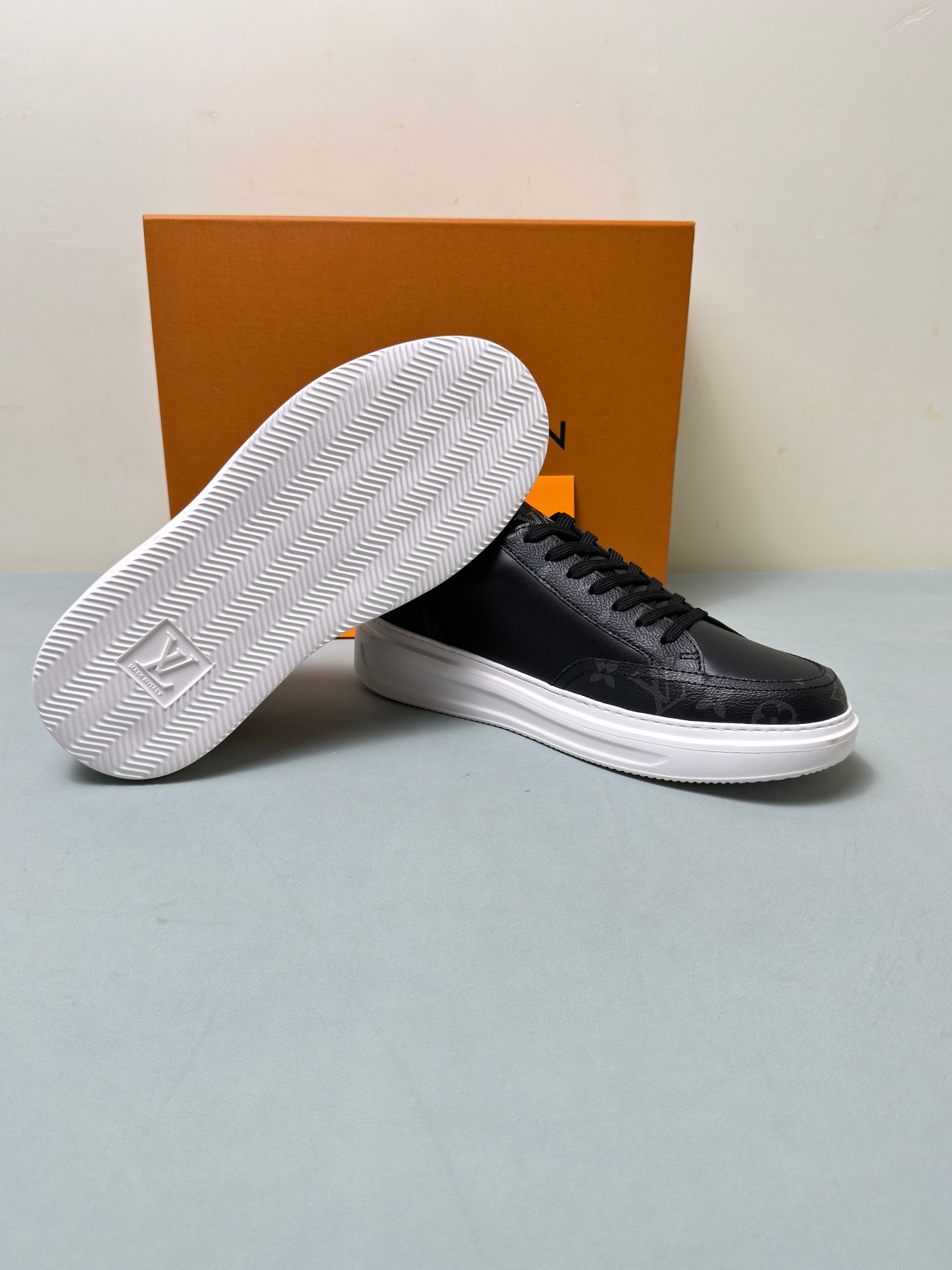 Louis Vuitton Male Sneakers 45-l