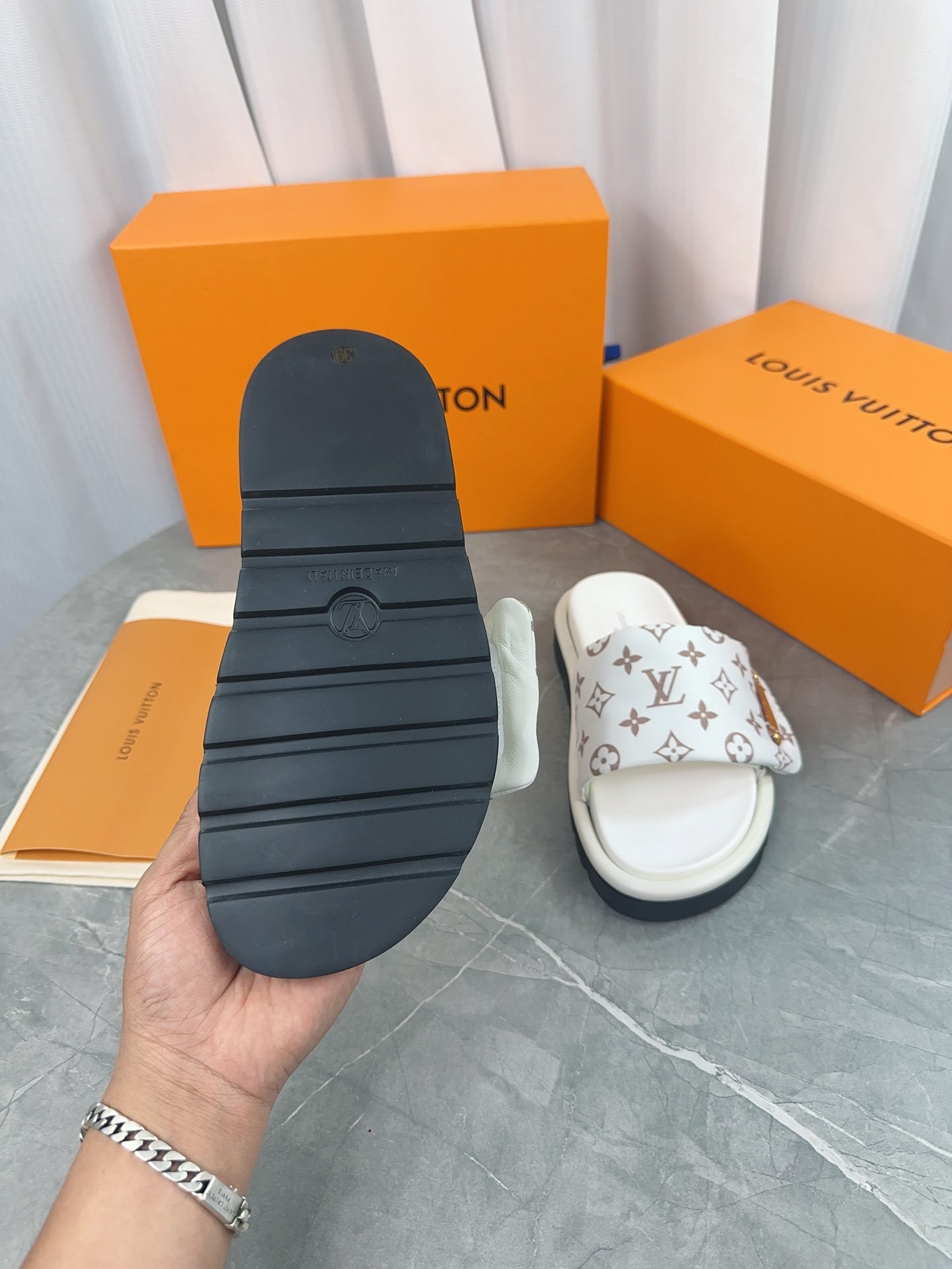 Louis Vuitton Sandals Black M-l-s