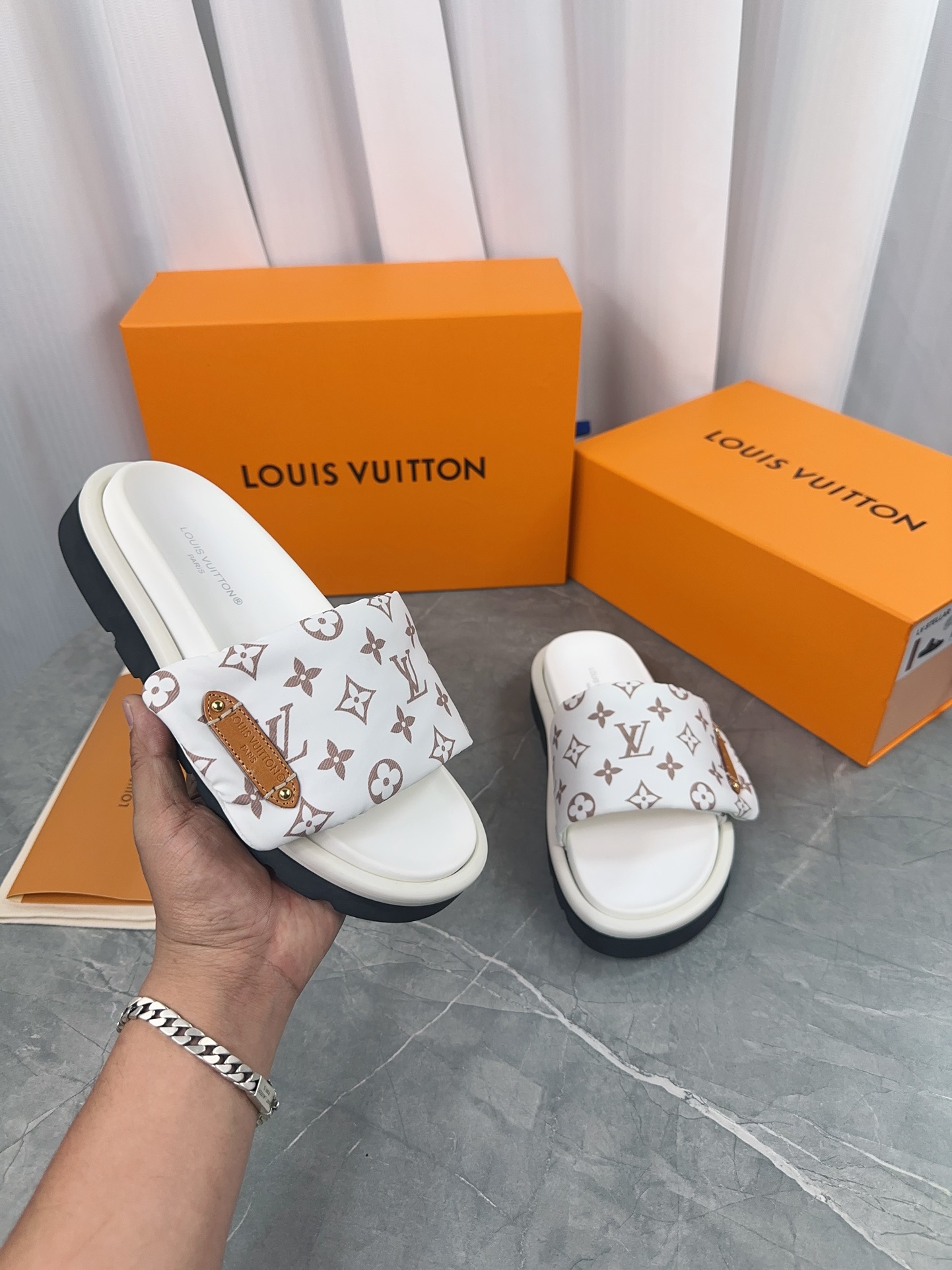 Louis Vuitton Sandals Black M-l-s