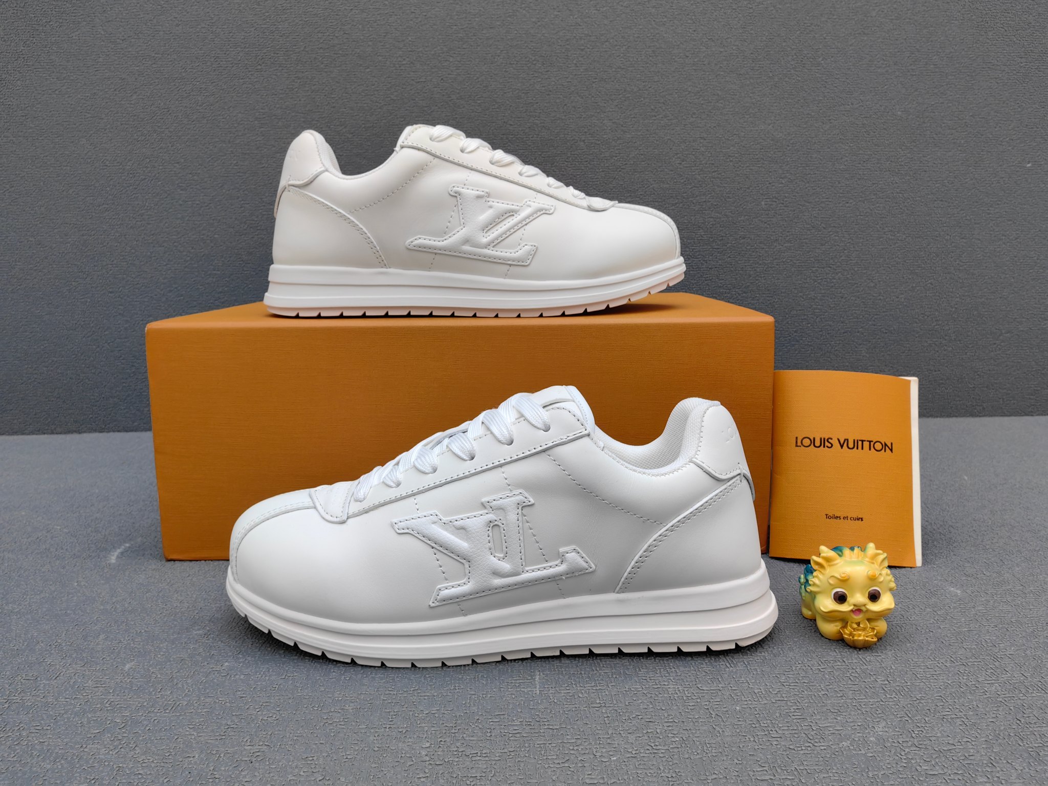 Louis Vuitton Basic Shoes 45-m-l