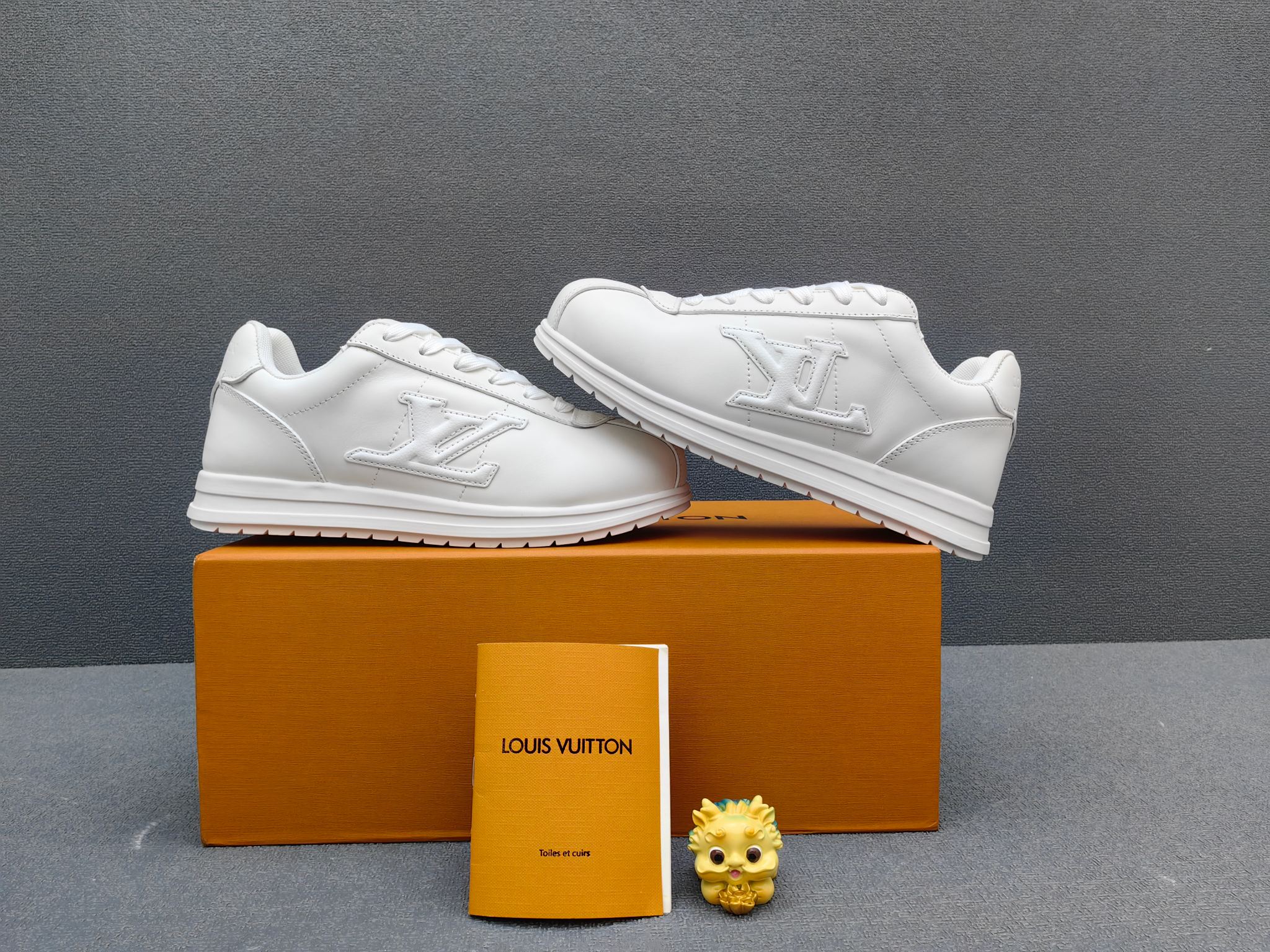 Louis Vuitton Basic Shoes 45-m-l