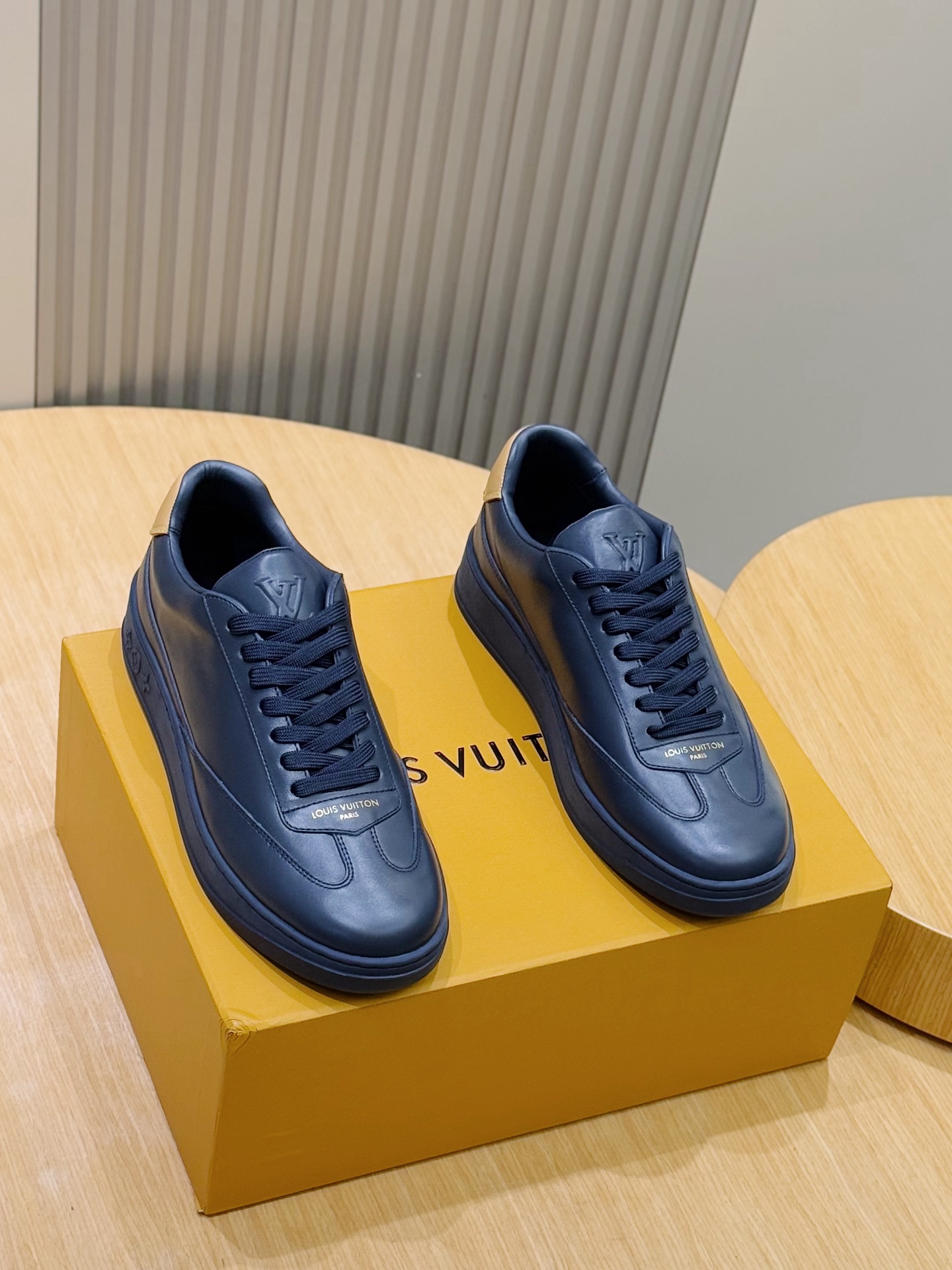 Louis Vuitton Sneakers M-l-s