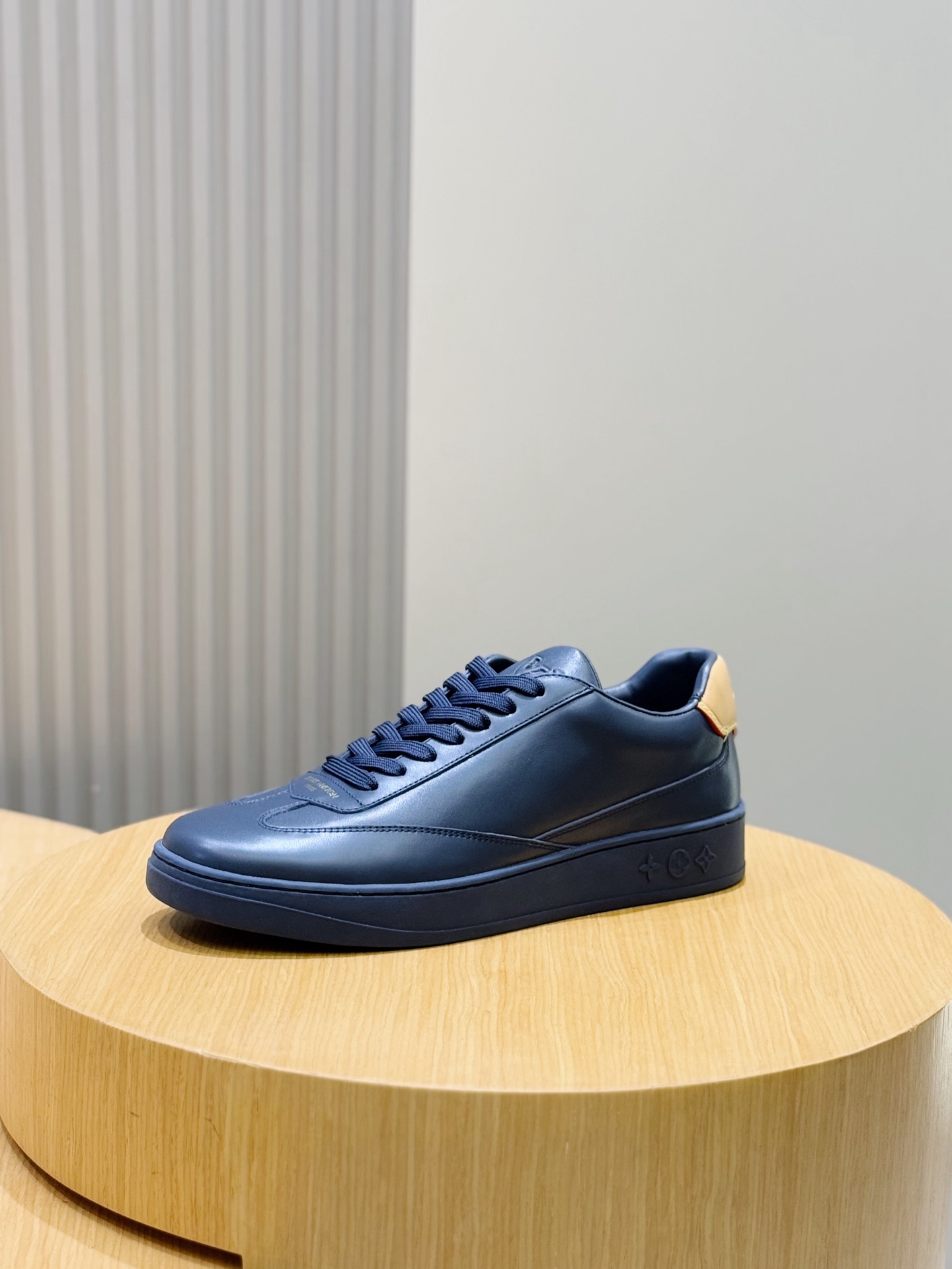 Louis Vuitton Sneakers M-l-s