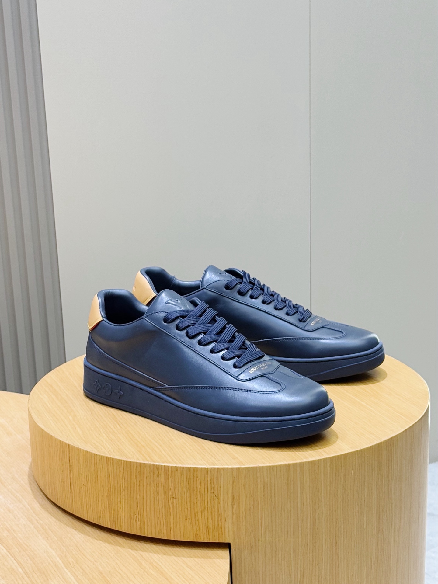 Louis Vuitton Sneakers M-l-s