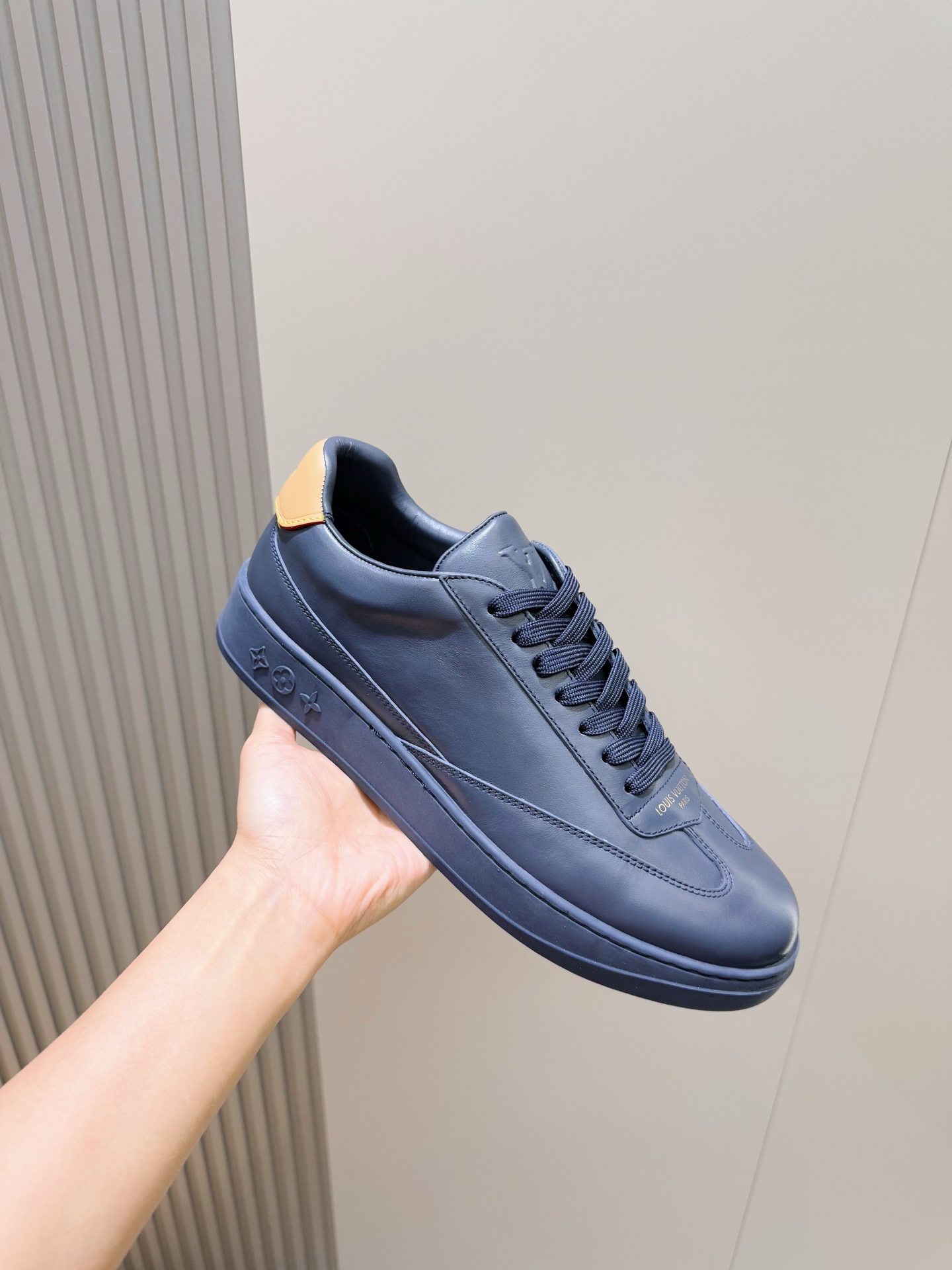 Louis Vuitton Sneakers M-l-s