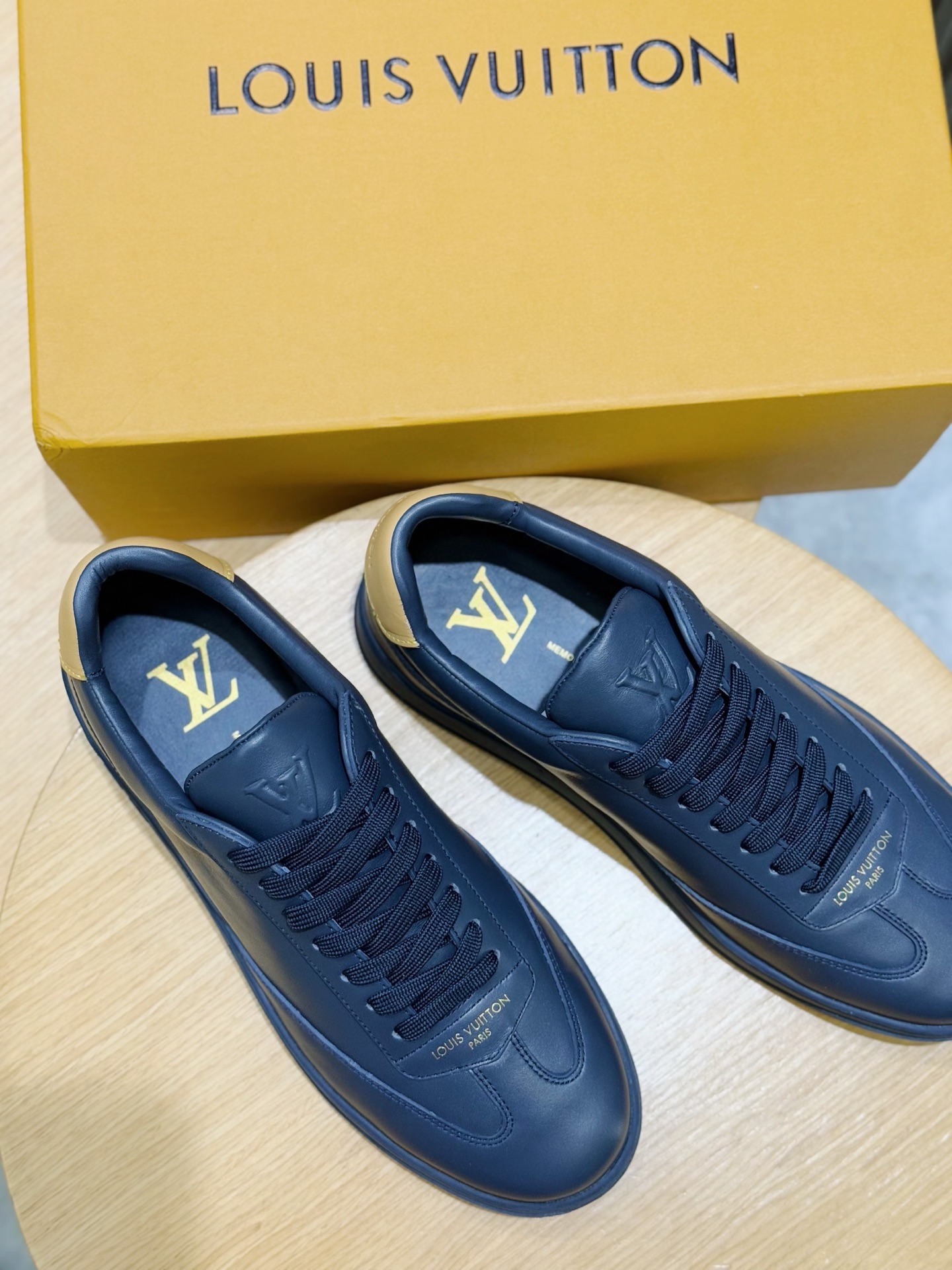 Louis Vuitton Sneakers M-l-s